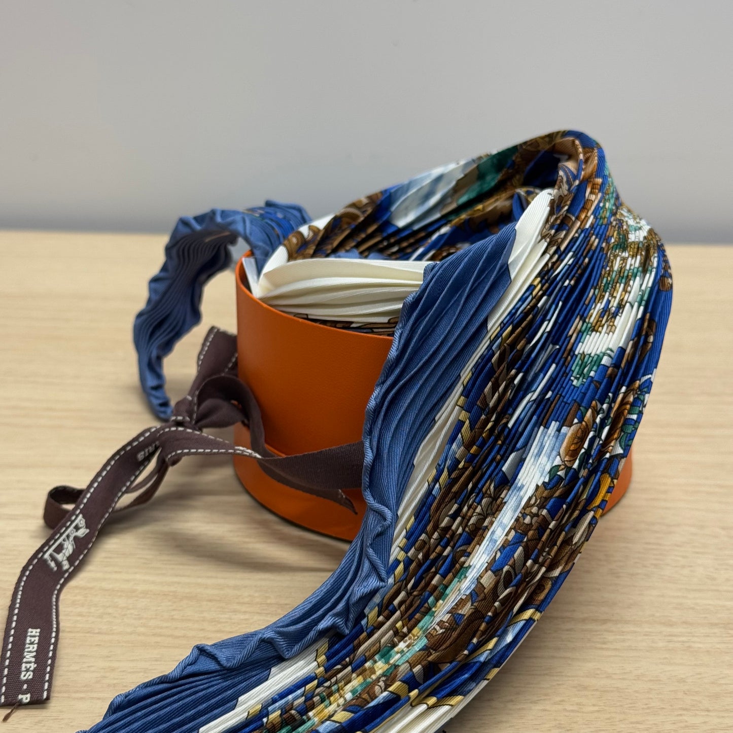 Hermès Carré plissé bleu