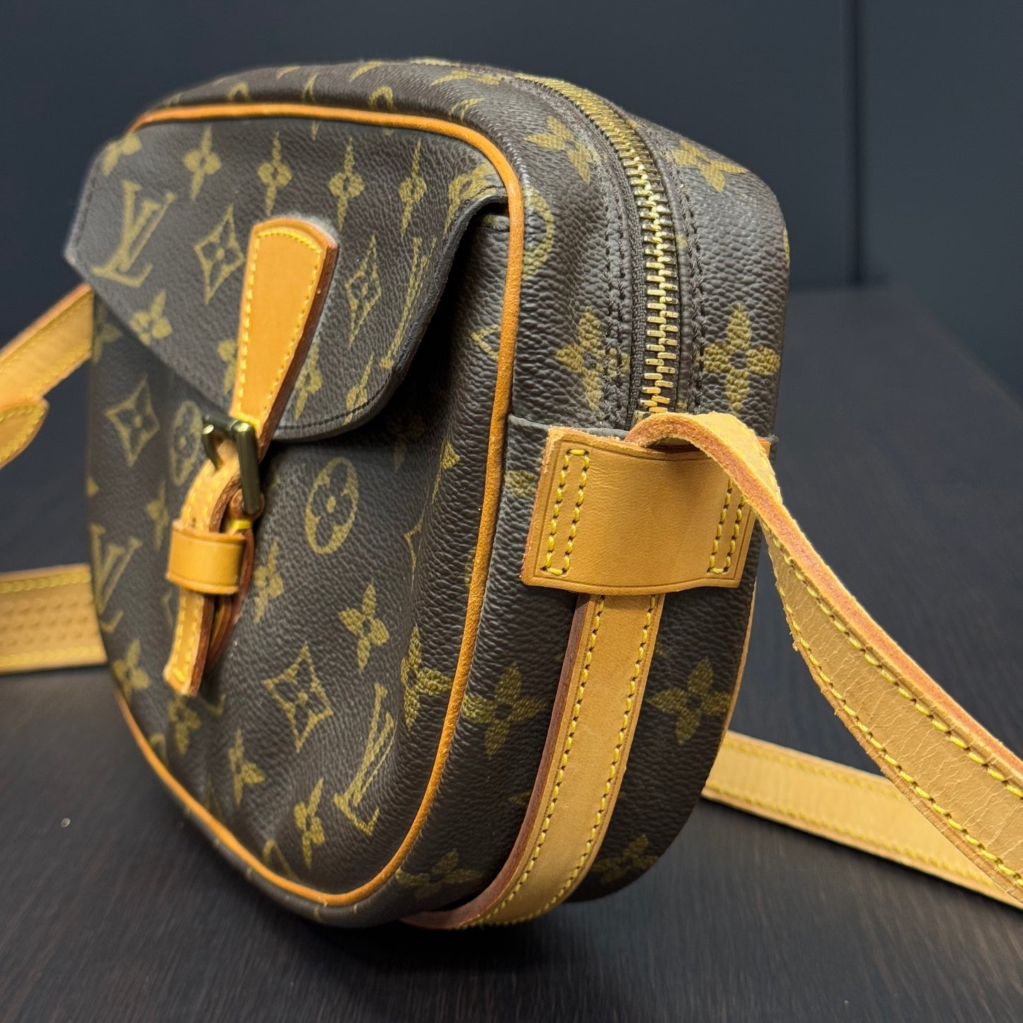 Louis Vuitton Jeune fille