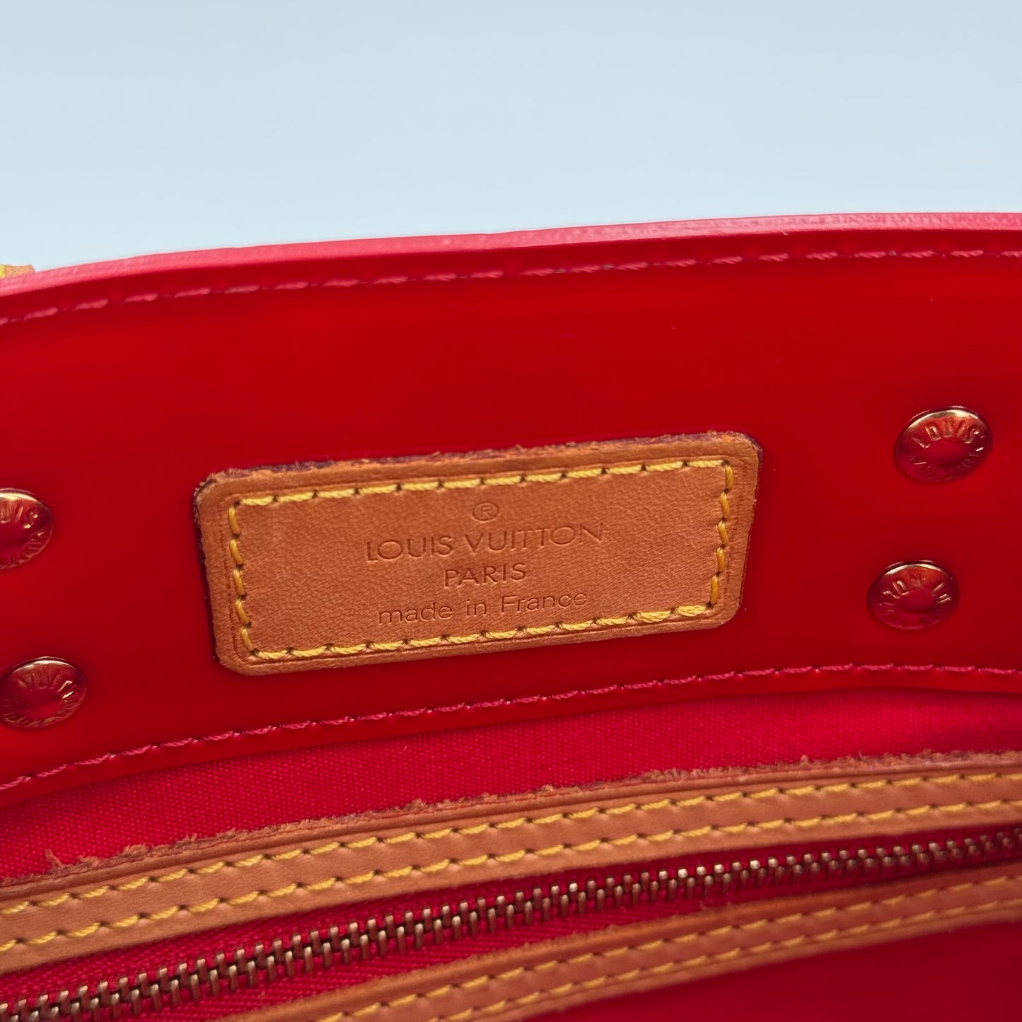 Louis Vuitton Read