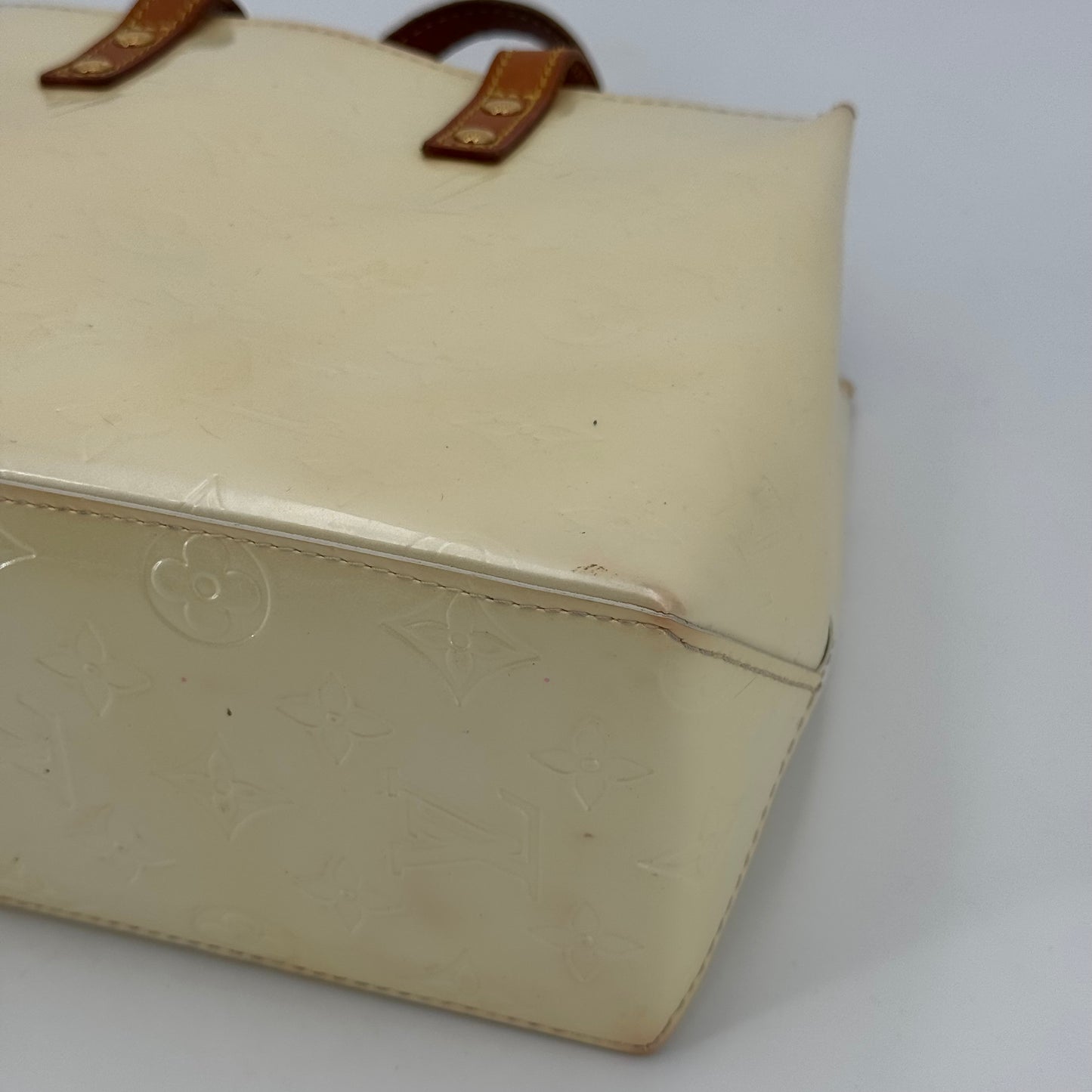 Louis Vuitton reade