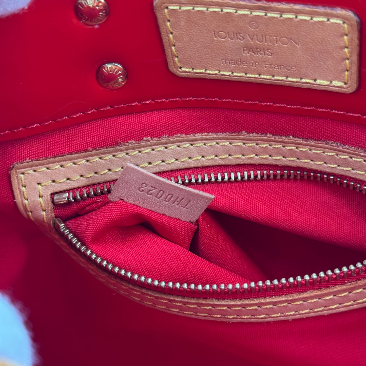 Louis Vuitton Read