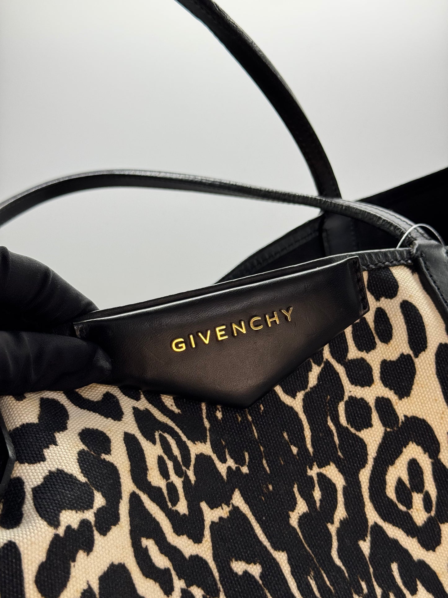 Givenchy Shopping