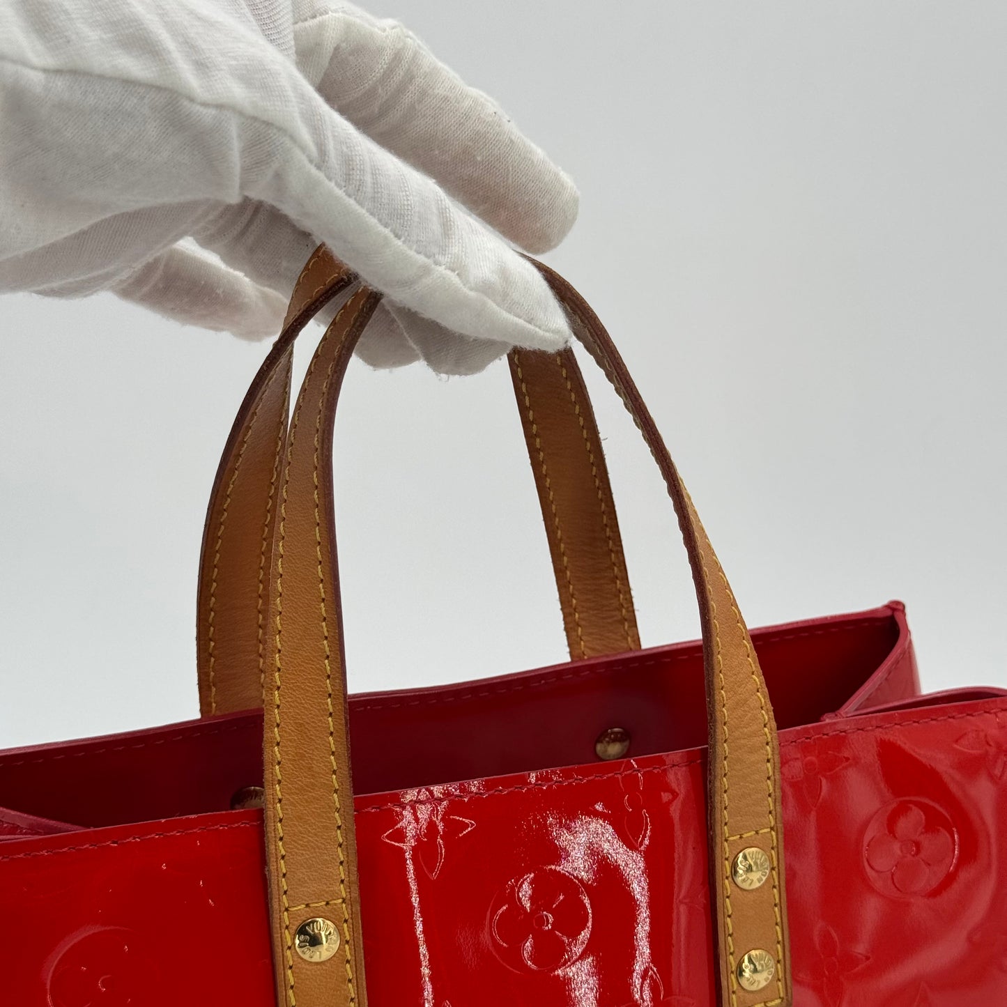 Louis Vuitton Read