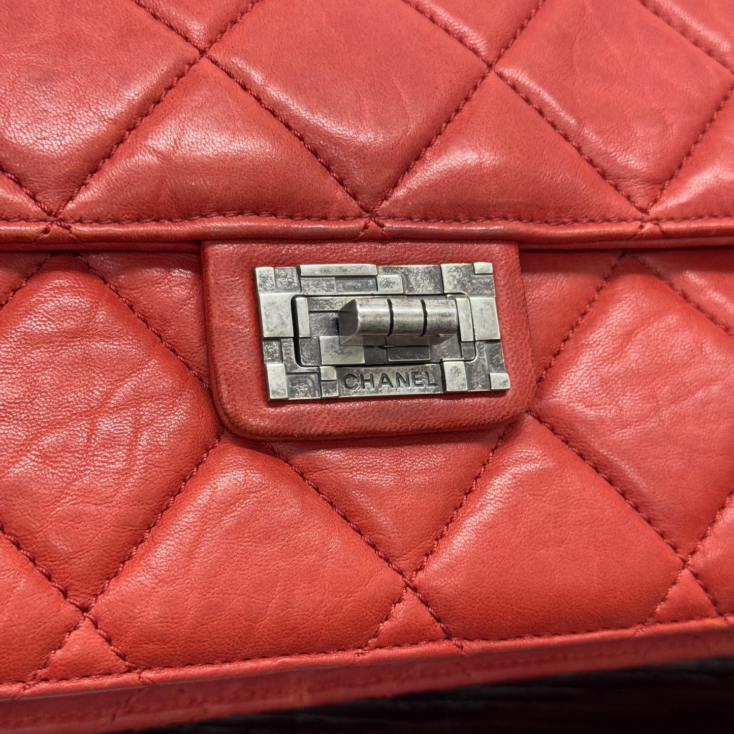 Chanel édition limitée rouge