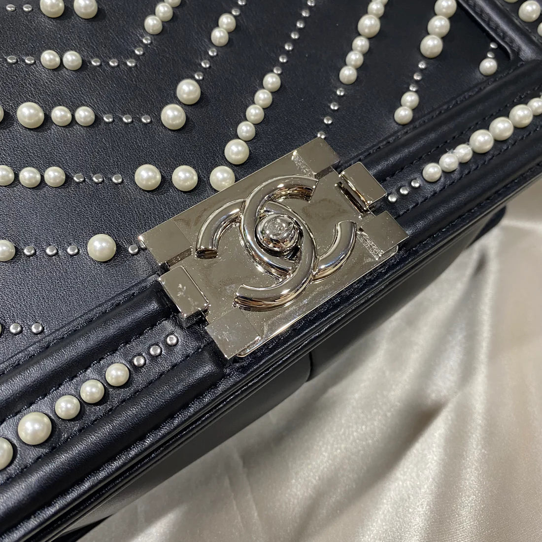 Chanel Boy perles