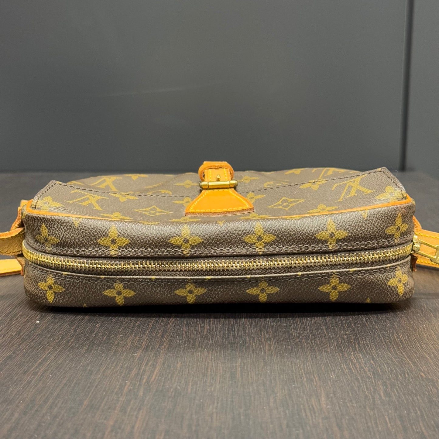 Louis Vuitton Jeune fille