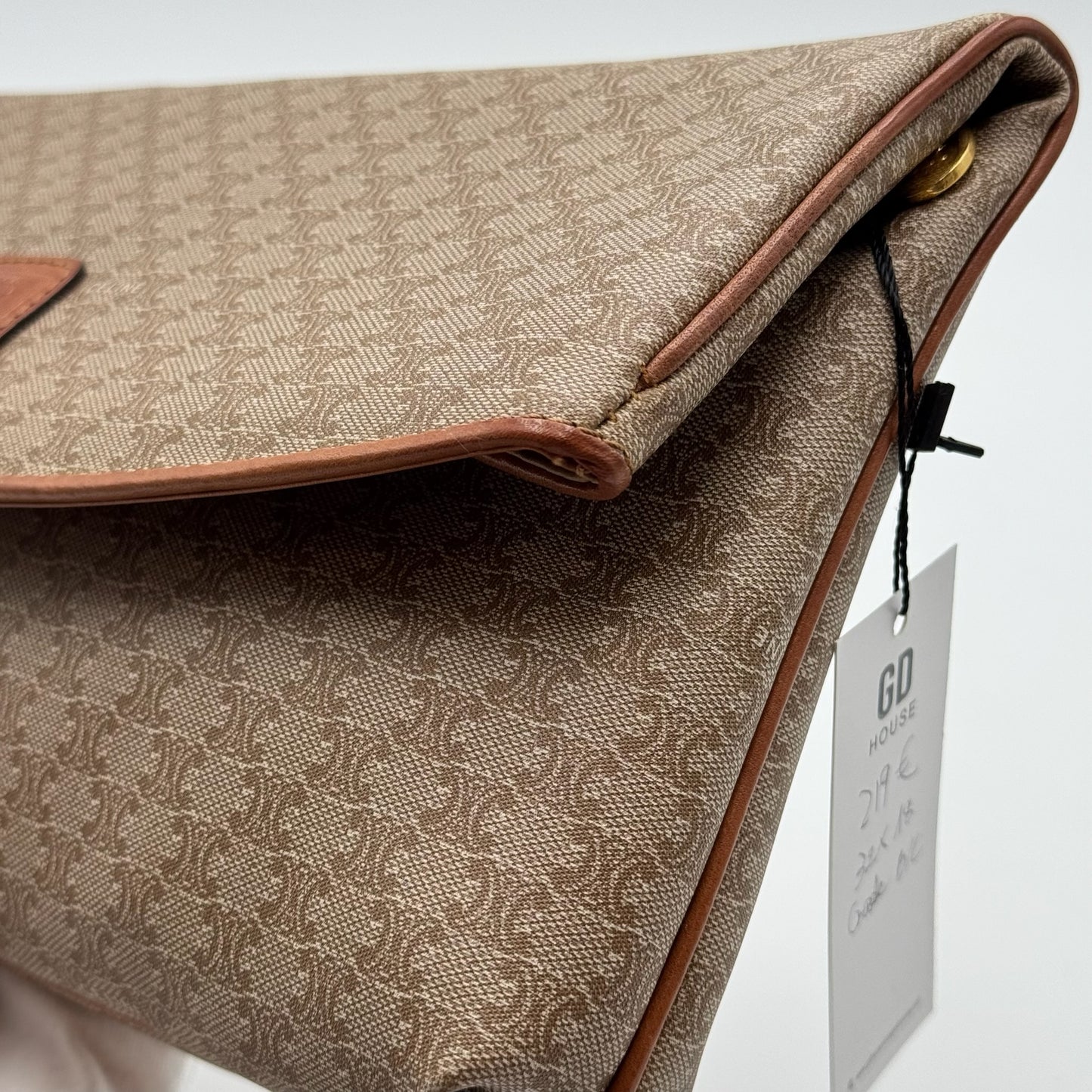 Celine Pochette