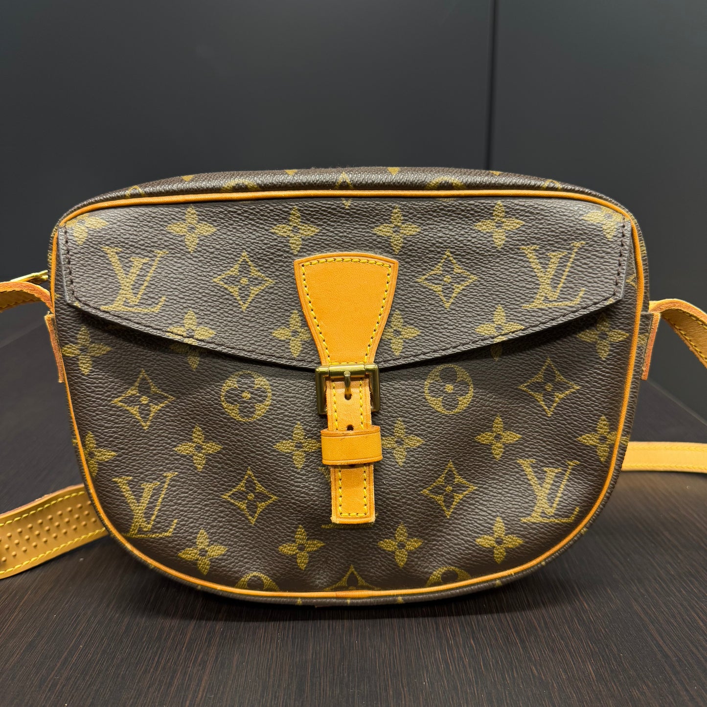 Louis Vuitton Jeune fille