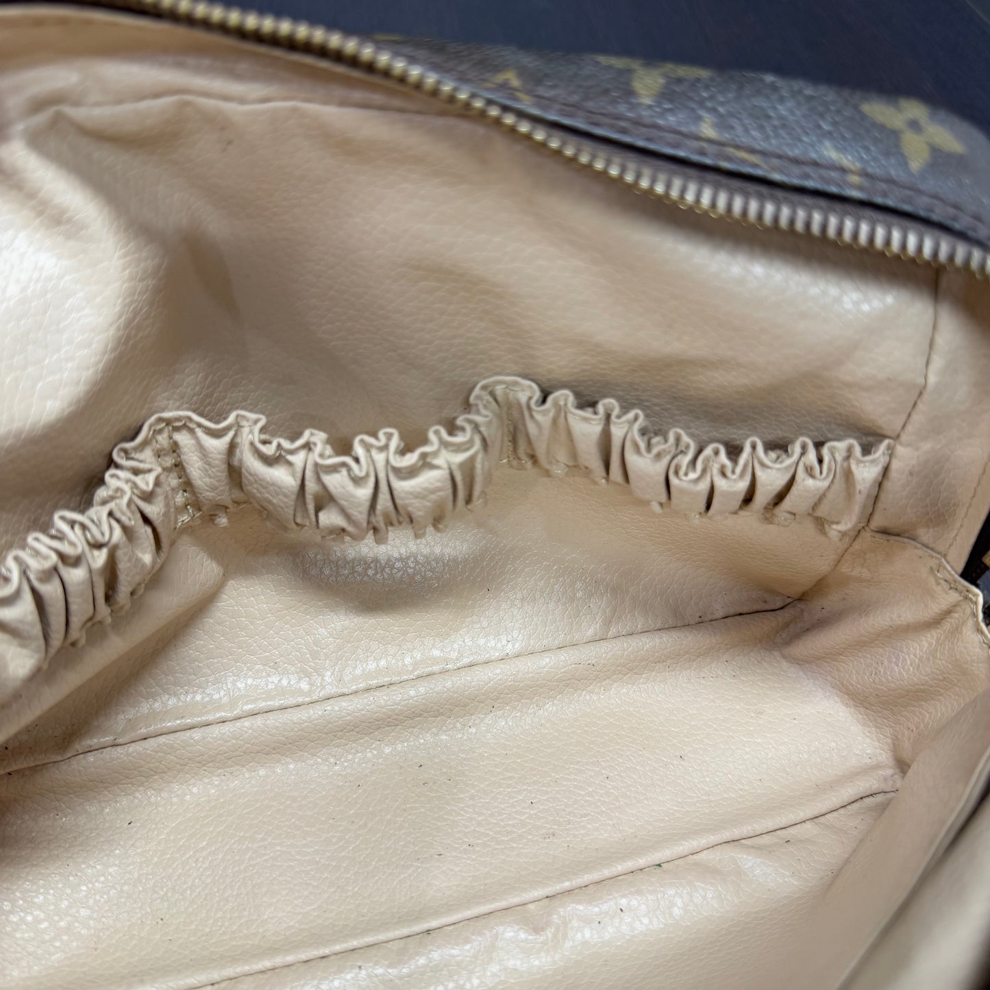 Louis Vuitton trousse de toilette MM