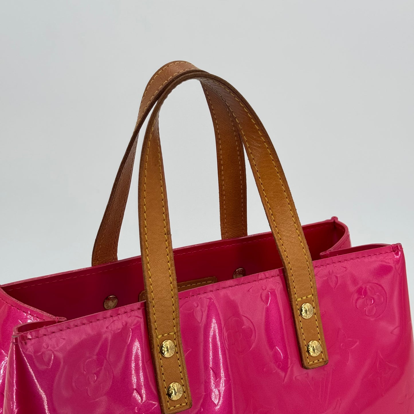 Louis Vuitton Read