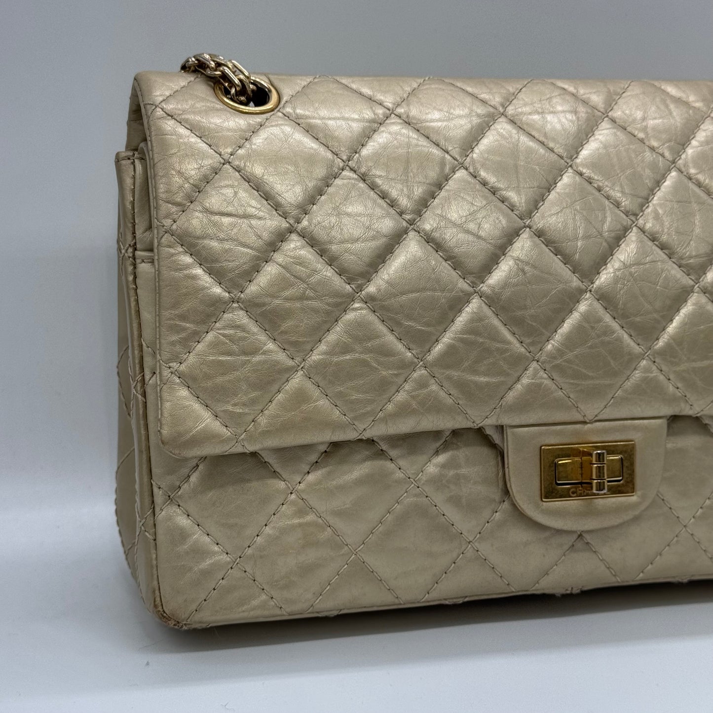 Chanel 2.55 28
