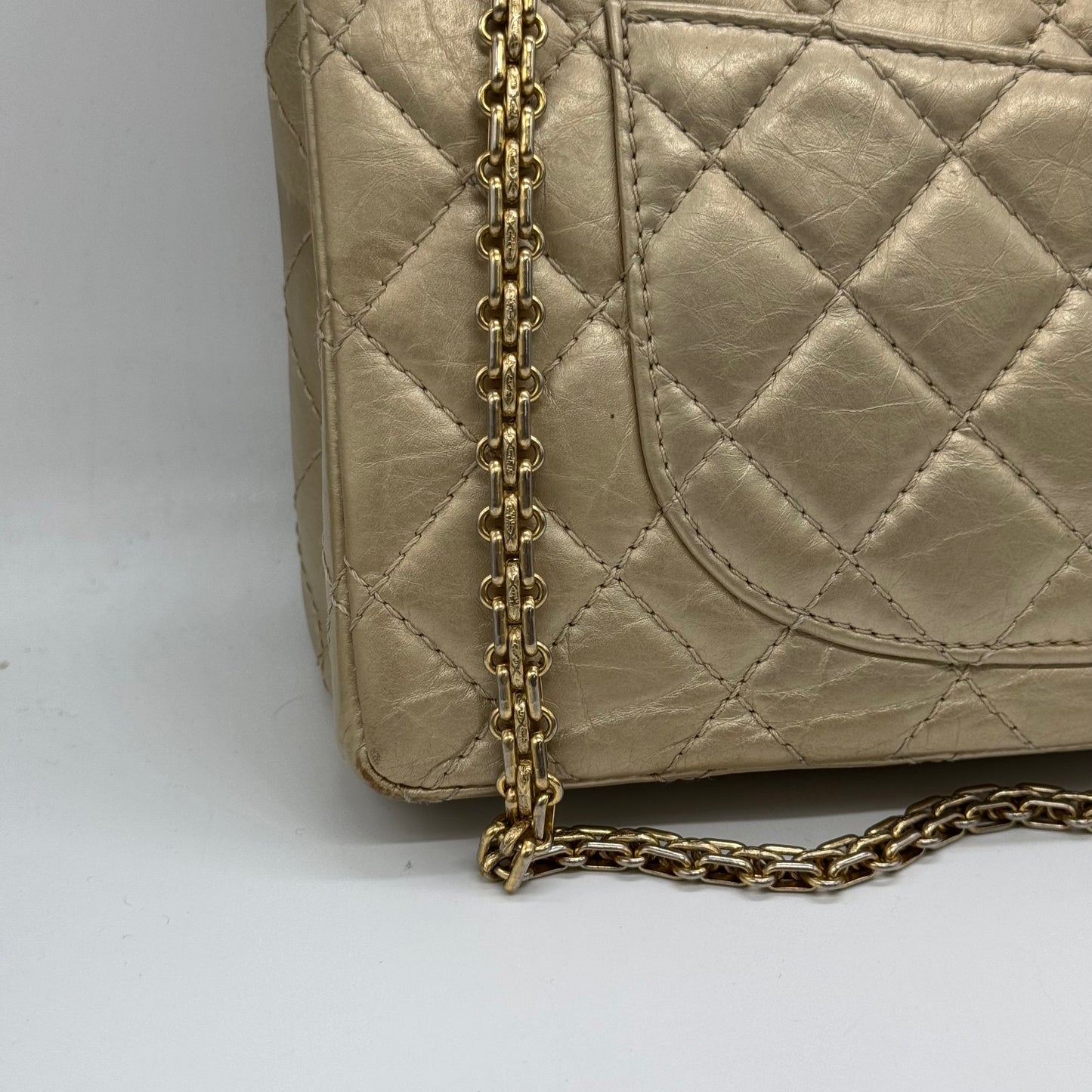 Chanel 2.55 28