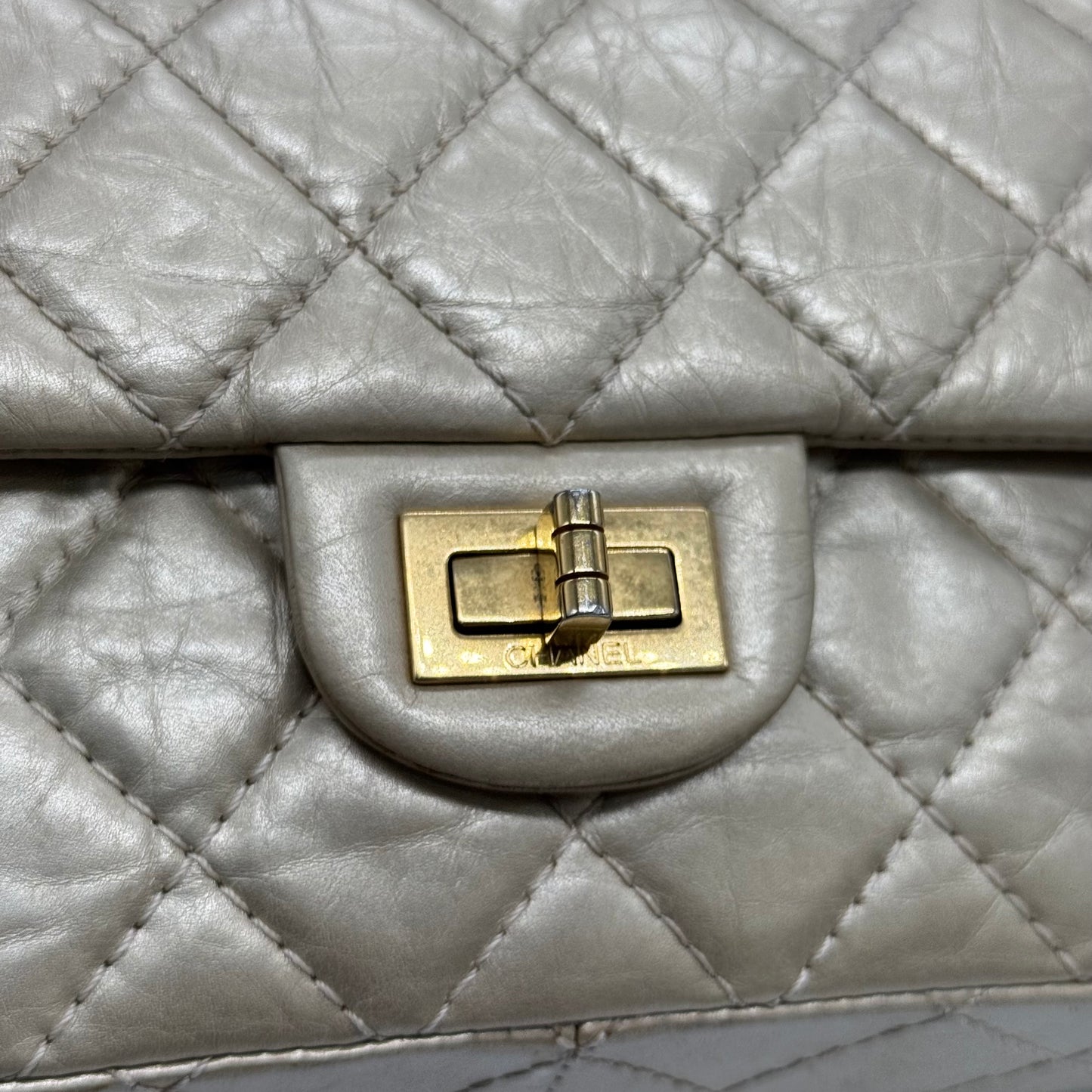 Chanel 2.55 28