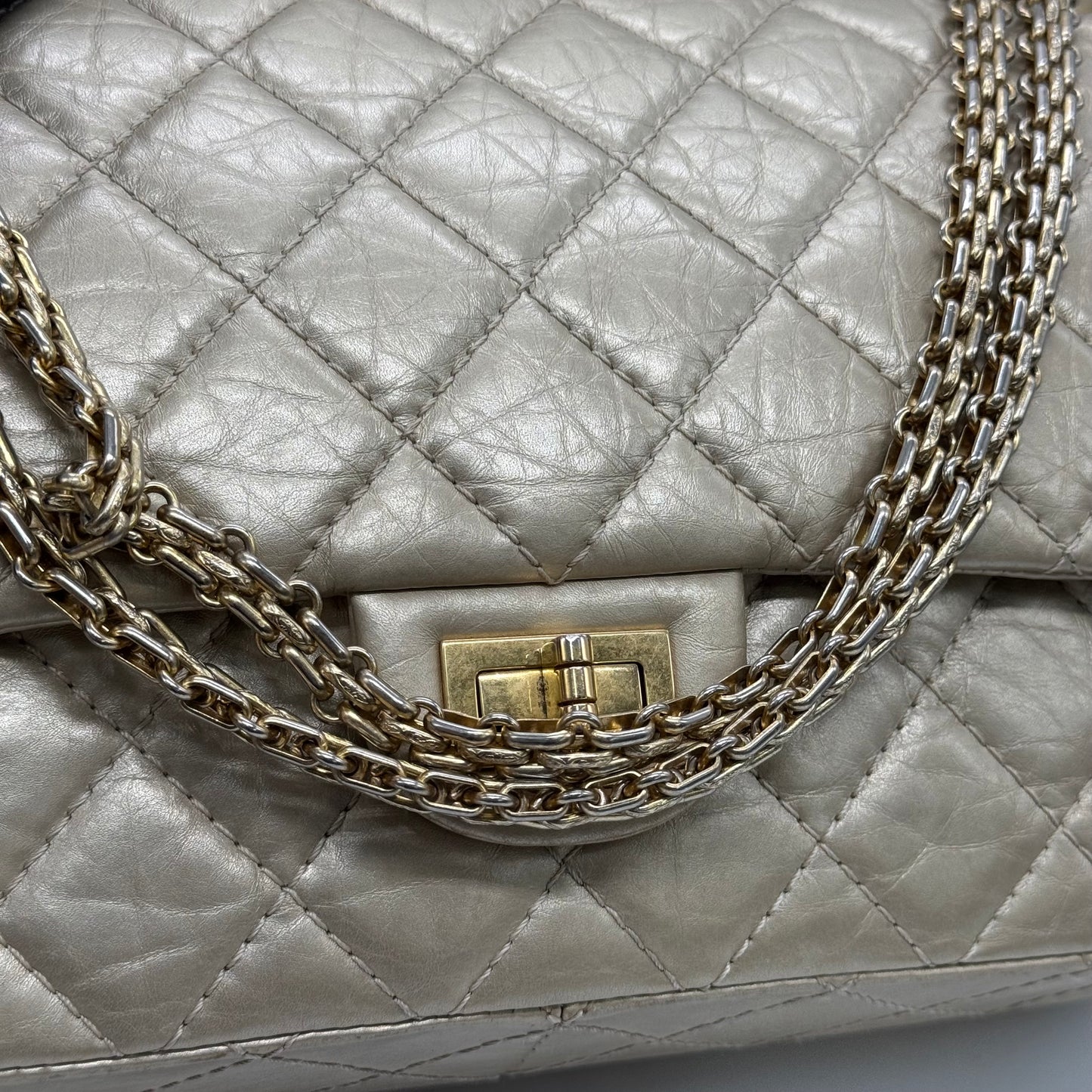 Chanel 2.55 28