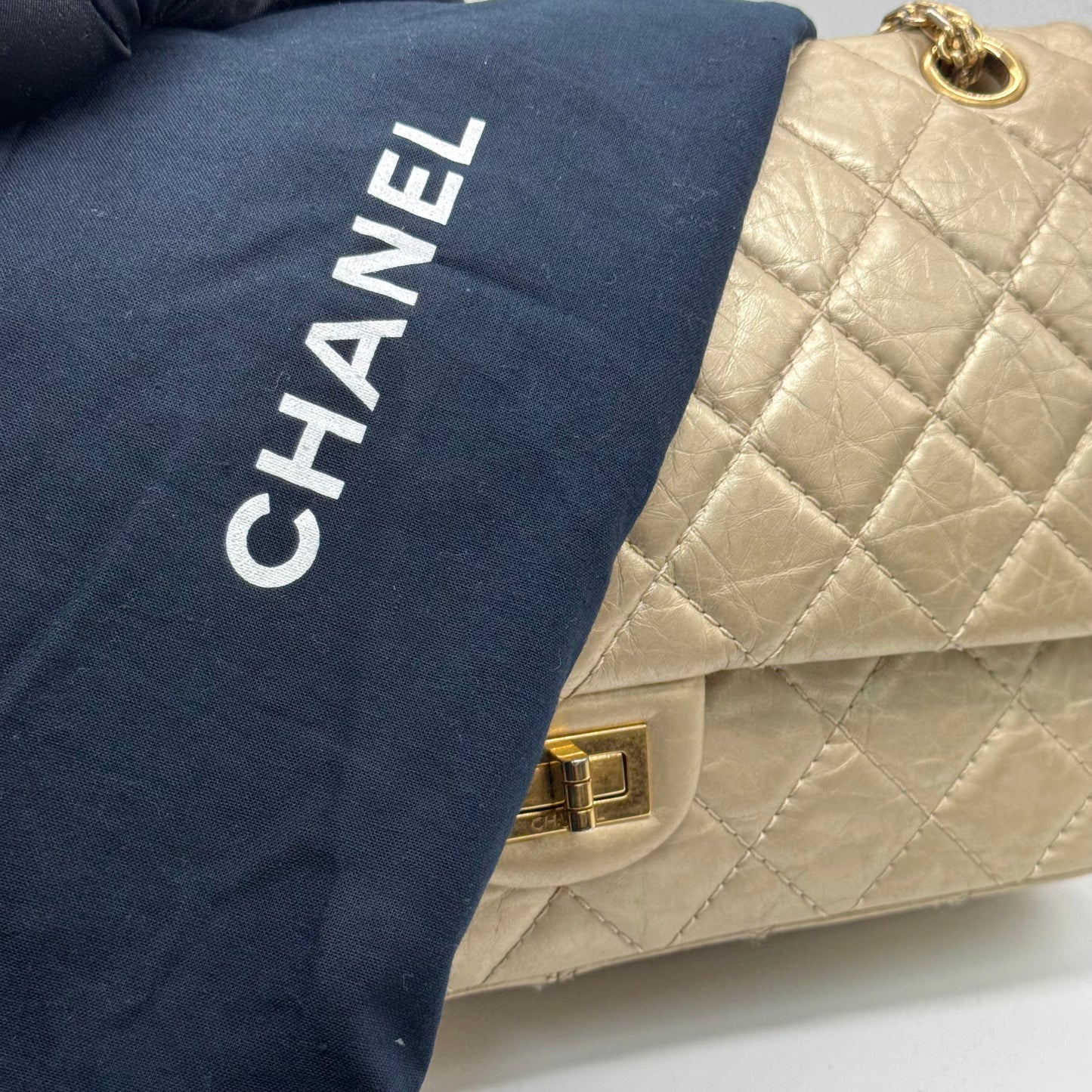 Chanel 2.55 28