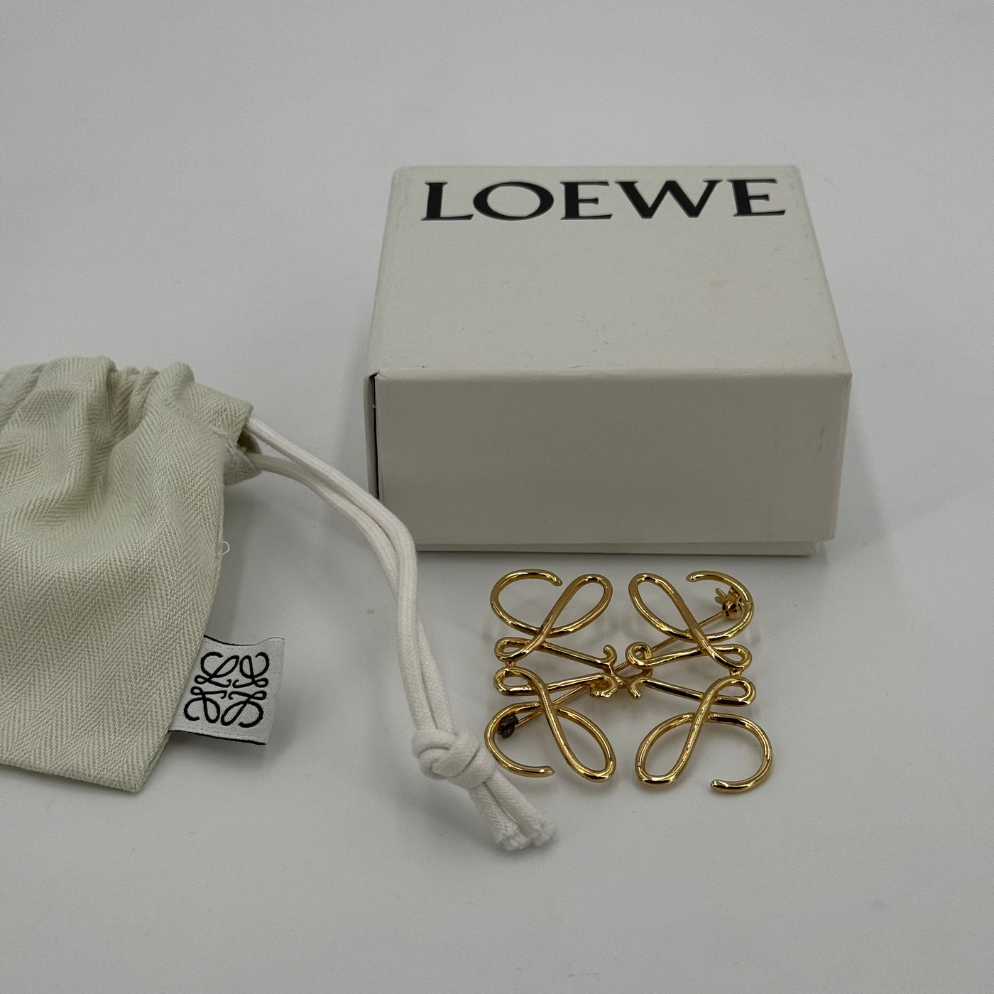 Loewe broche