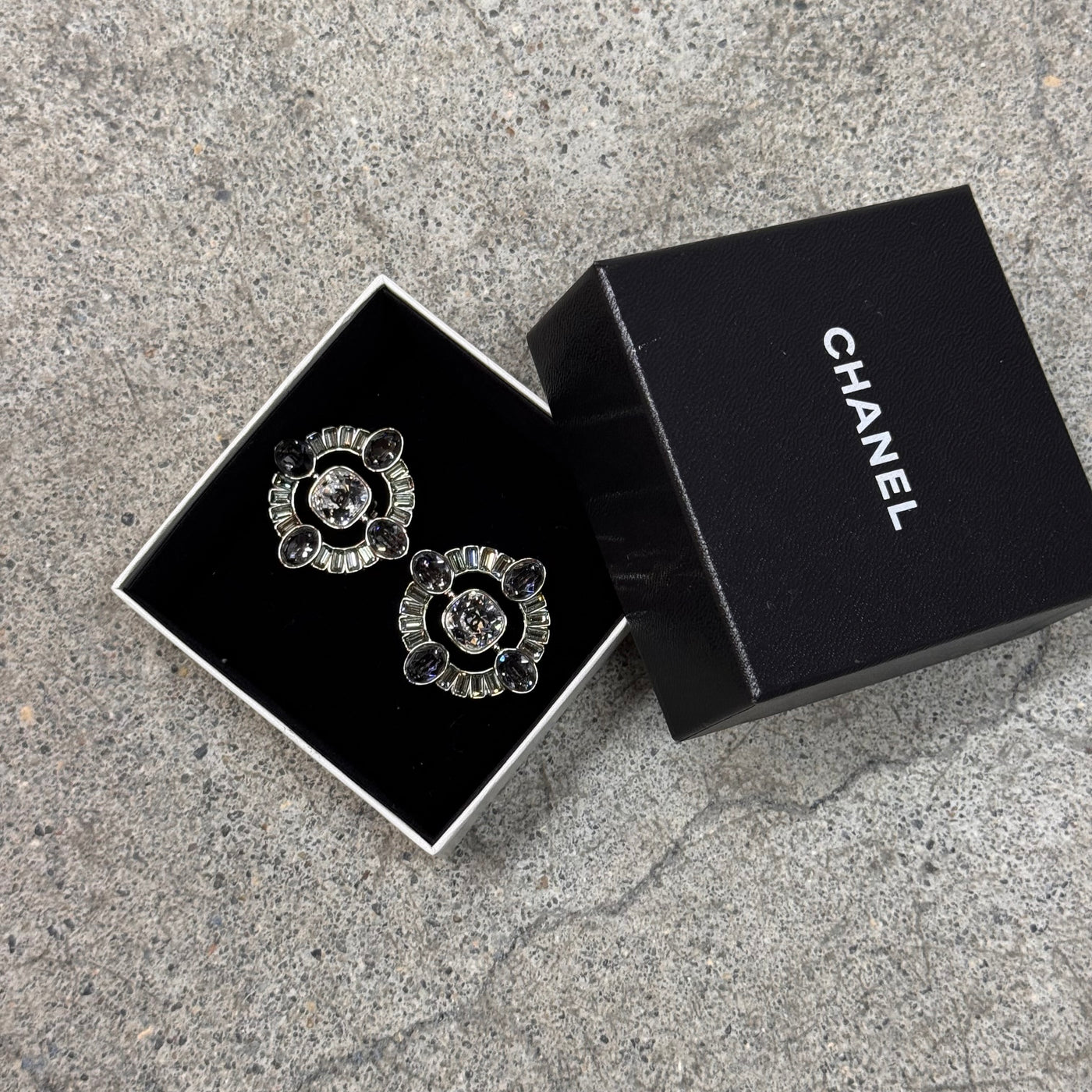 Chanel clips larges cristaux