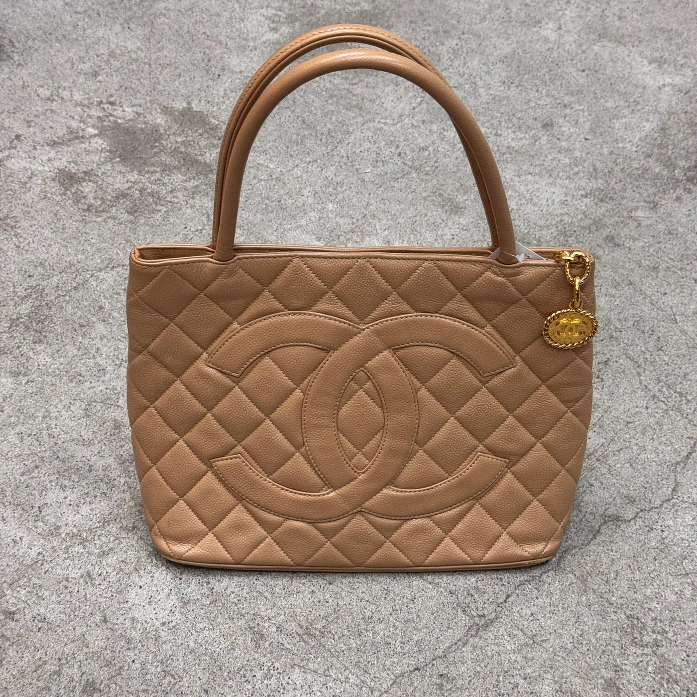 Chanel Médaillon