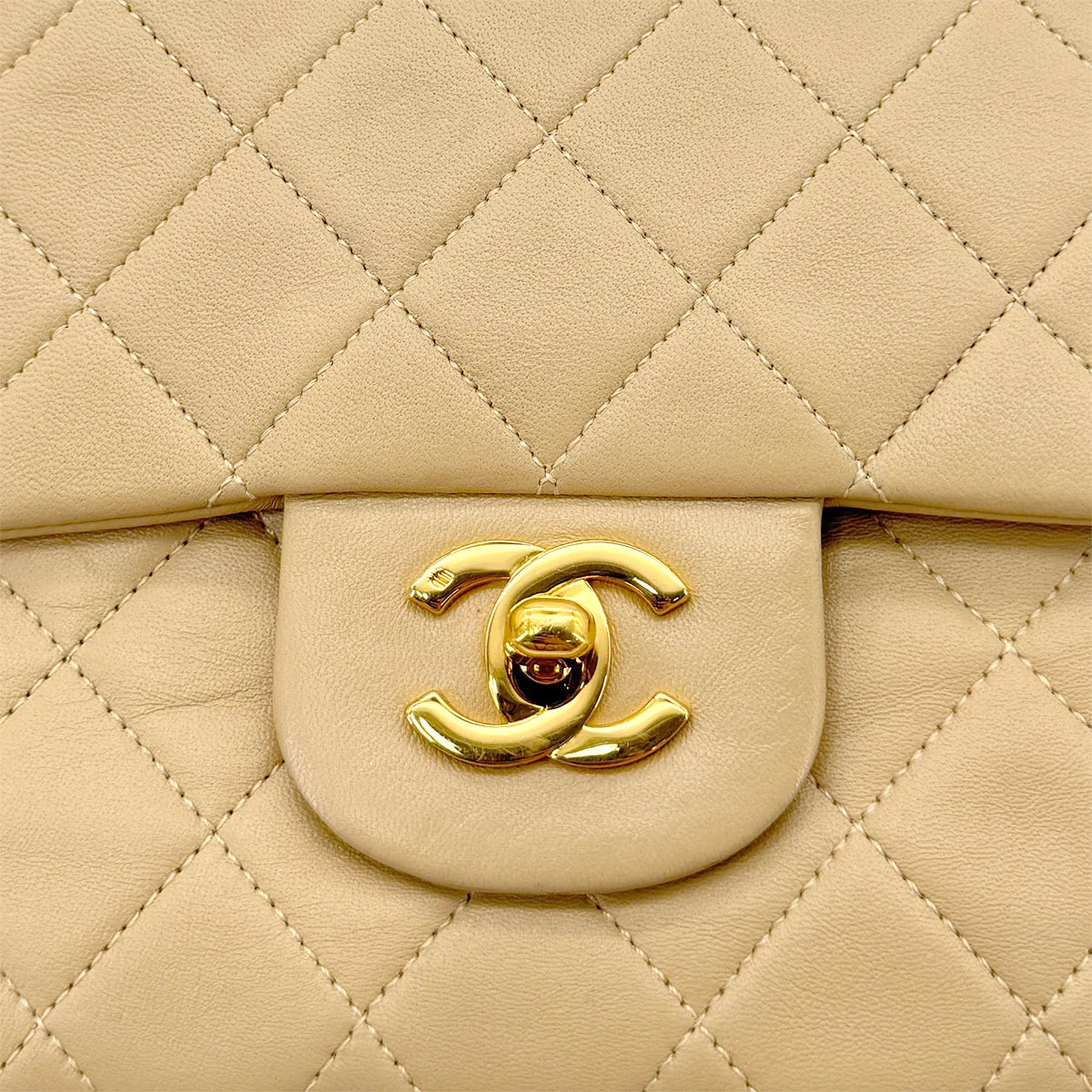 Chanel Timeless 1112 - Beige
