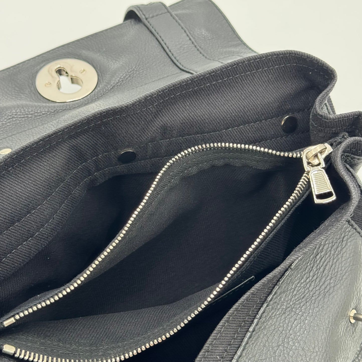 Yves Saint-Laurent Muse II