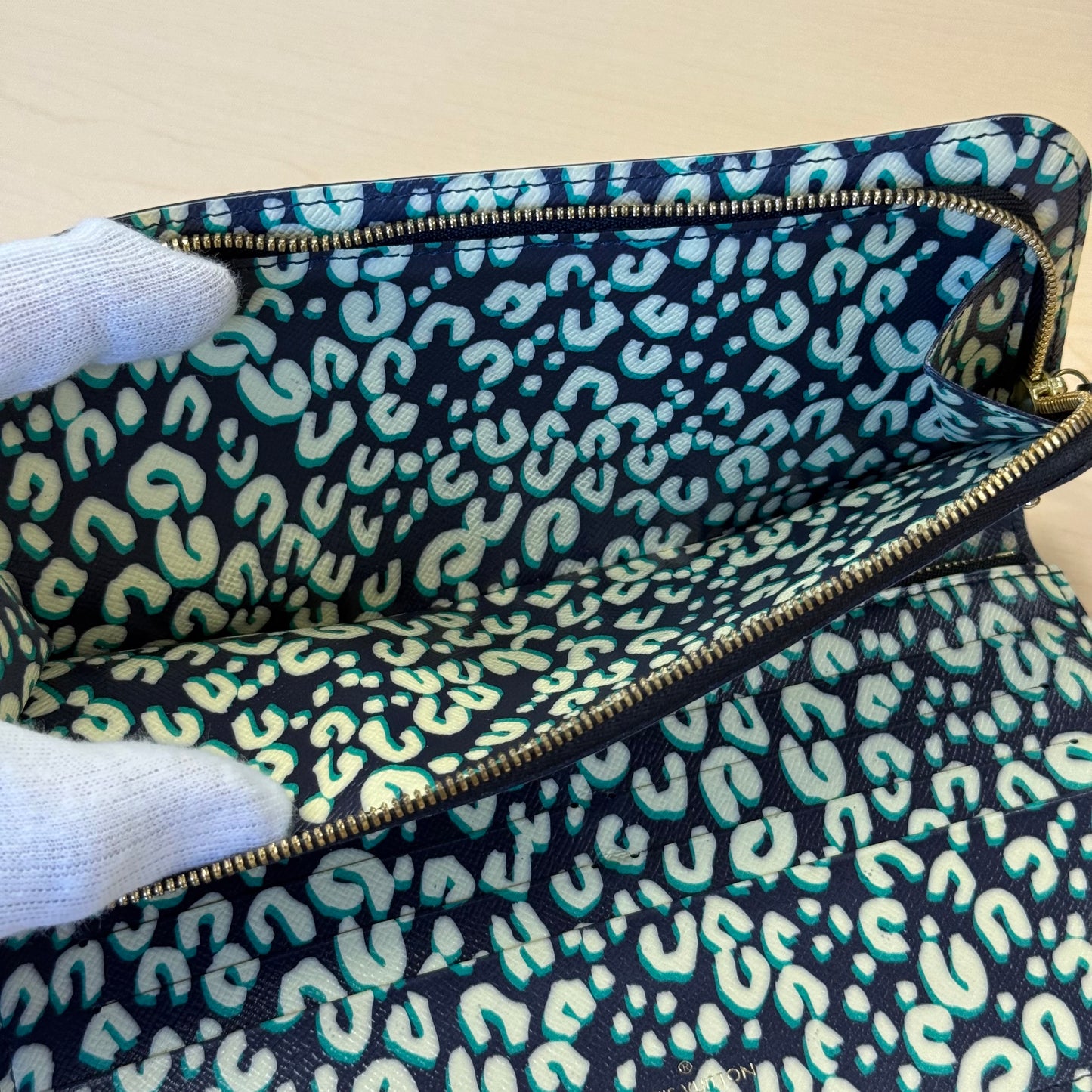 Louis Vuitton Wallet - Edition Limitée