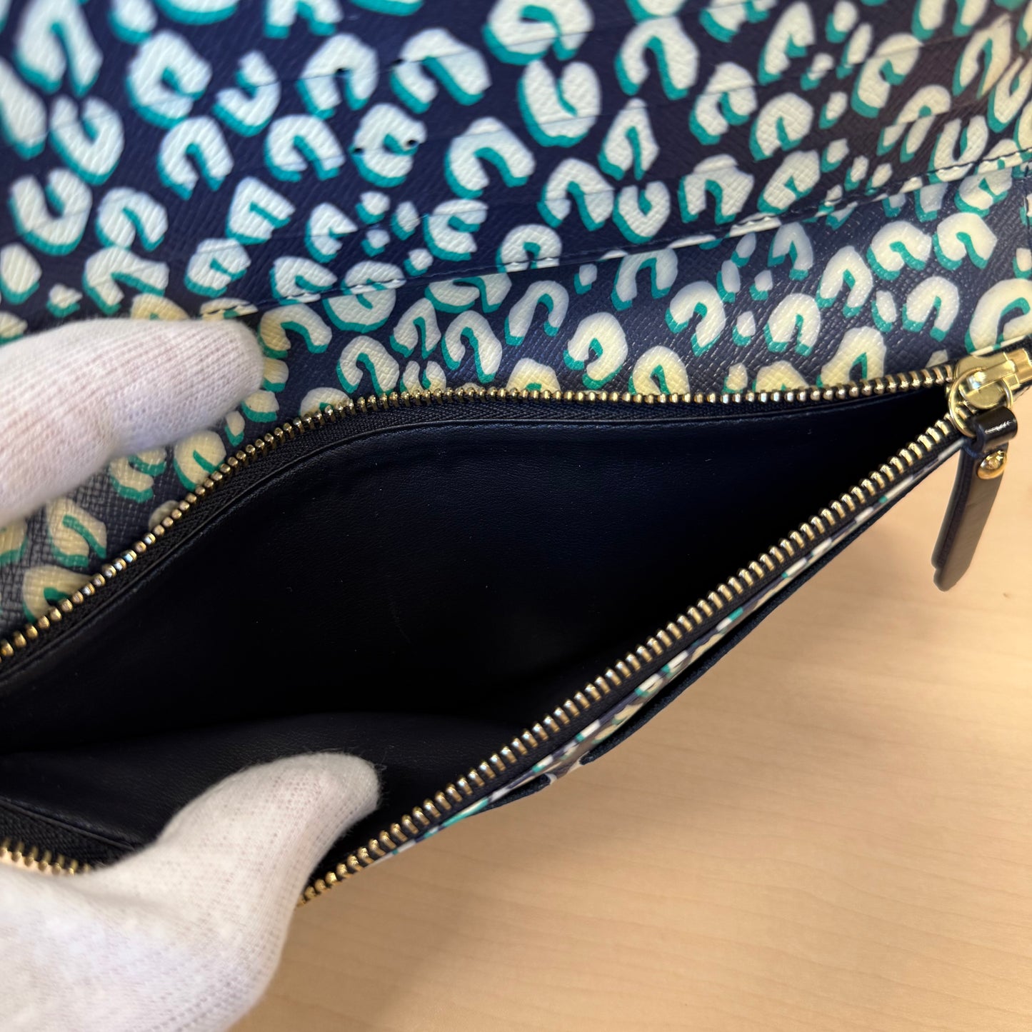 Louis Vuitton Wallet - Edition Limitée