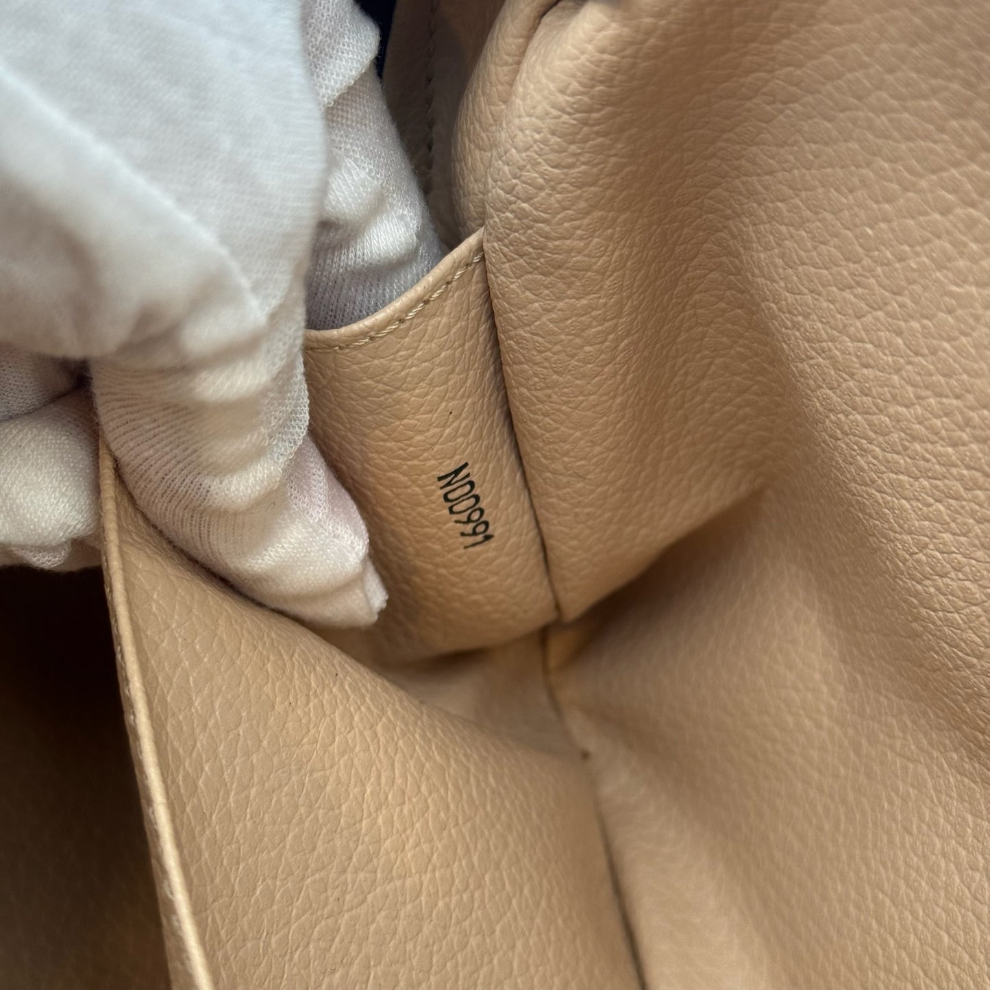 Louis Vuitton Trousse cosmétique