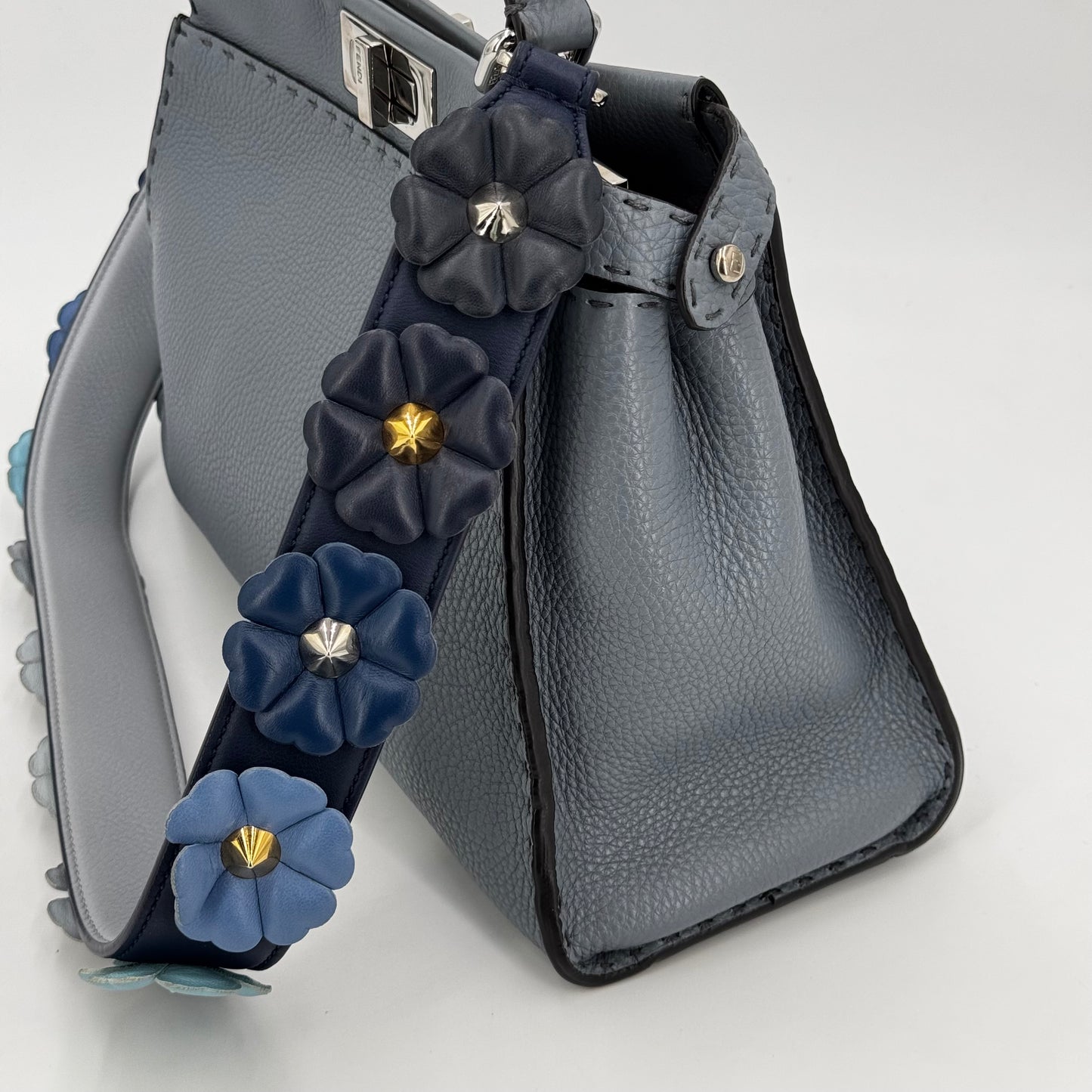 Fendi Peekaboo selleria gris MM