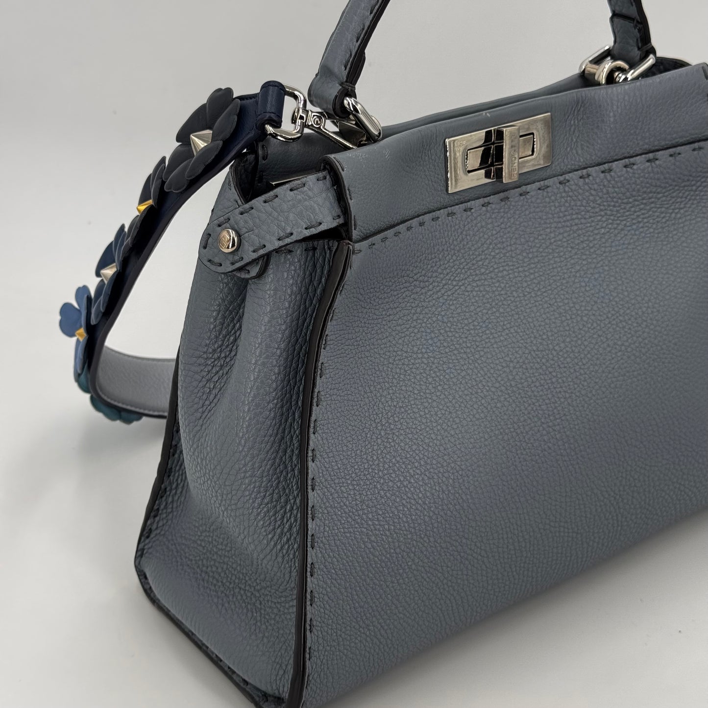 Fendi Peekaboo selleria gris MM