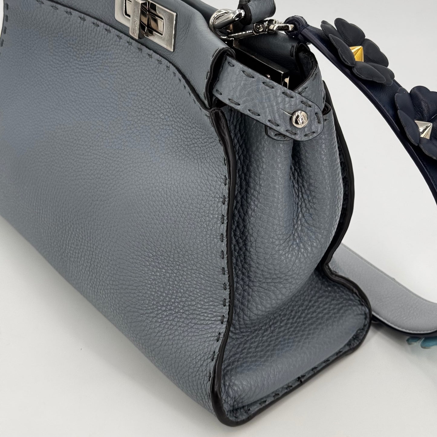 Fendi Peekaboo selleria gris MM