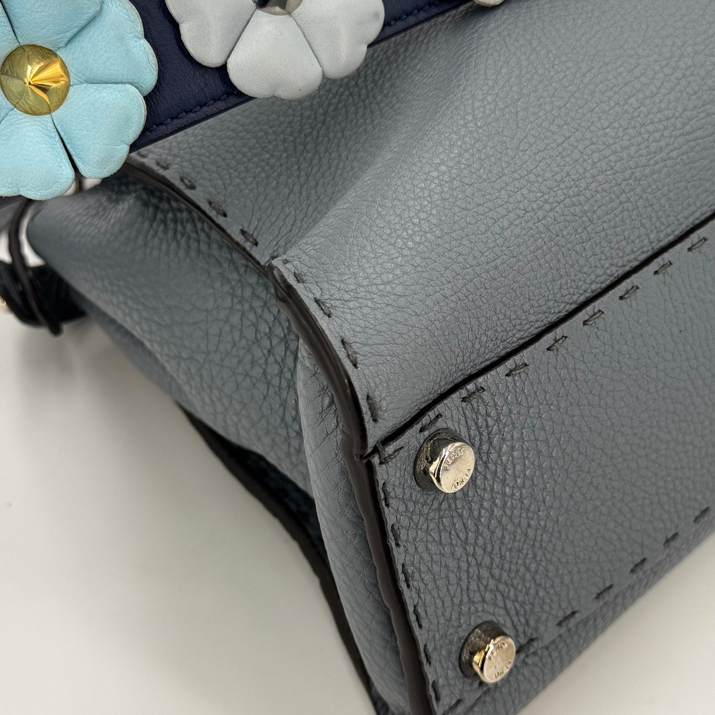 Fendi Peekaboo selleria gris MM