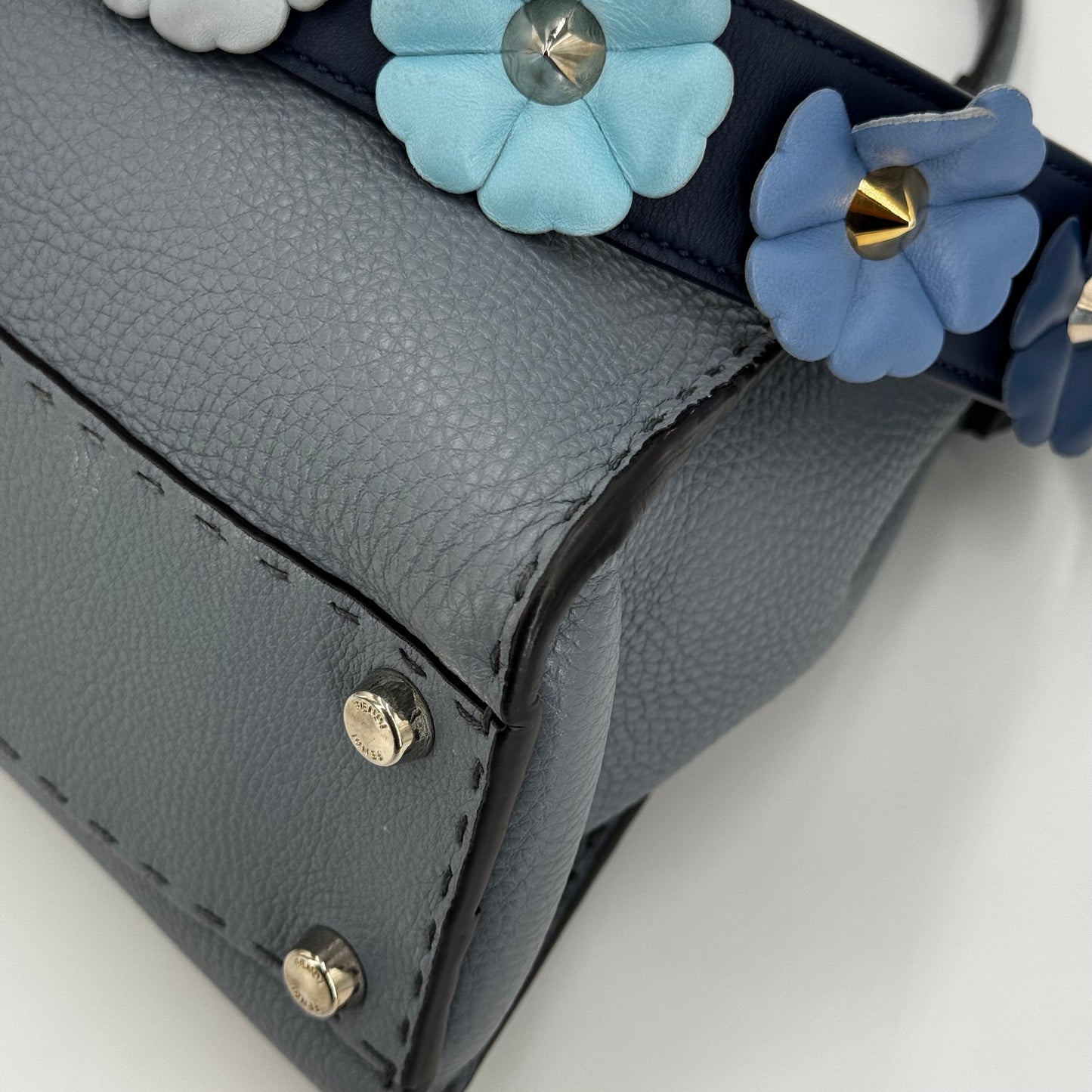 Fendi Peekaboo selleria gris MM