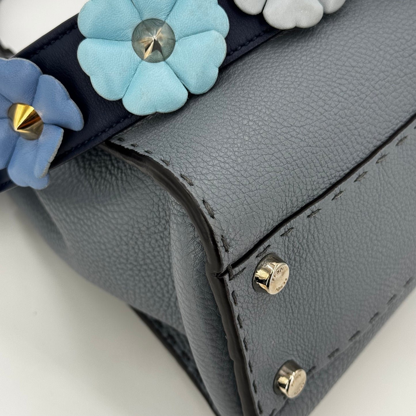 Fendi Peekaboo selleria gris MM