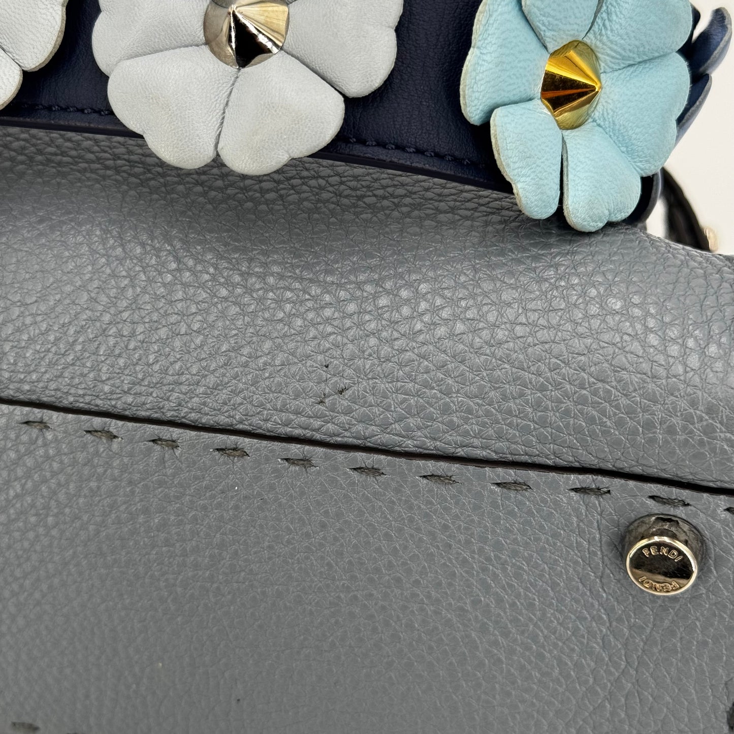 Fendi Peekaboo selleria gris MM