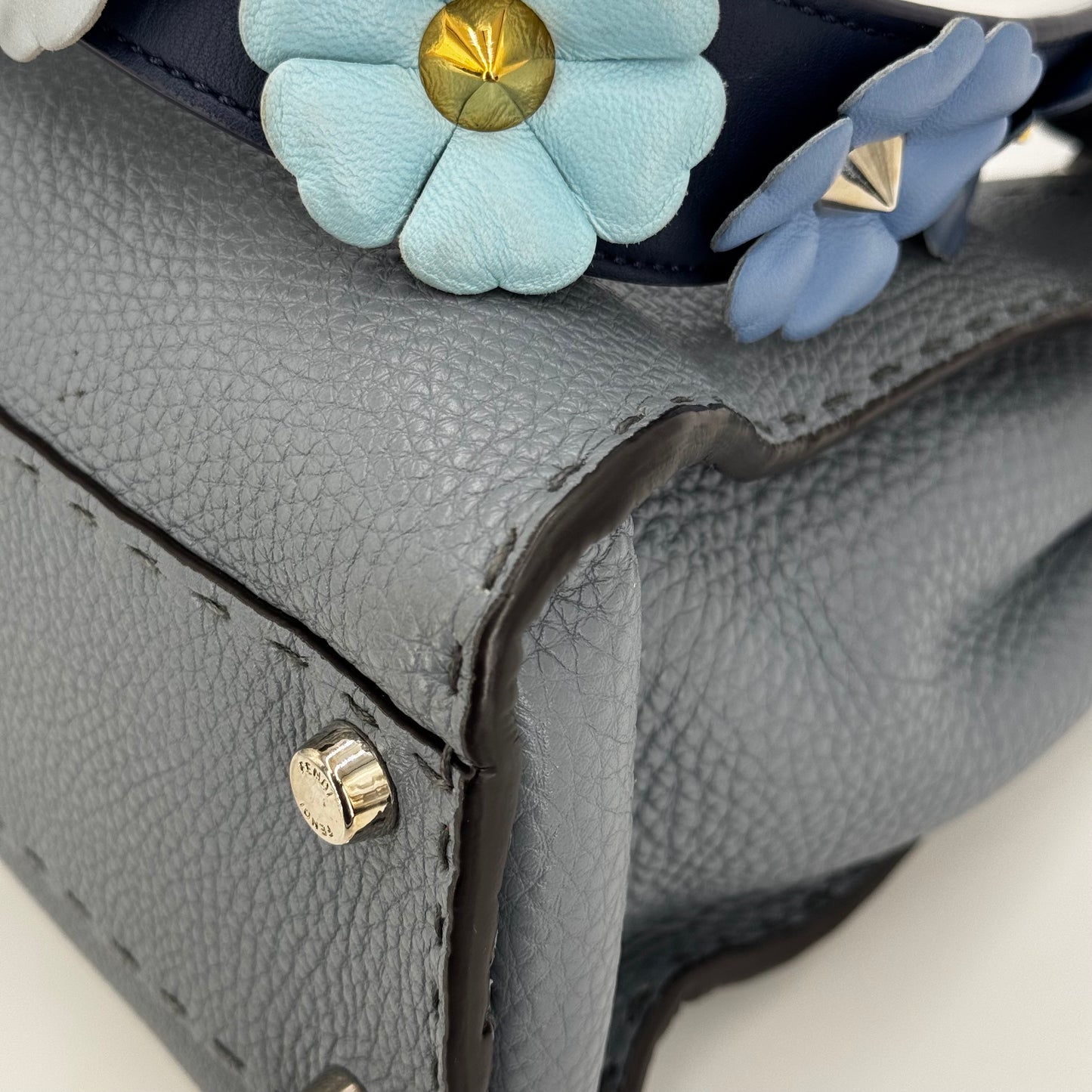 Fendi Peekaboo selleria gris MM