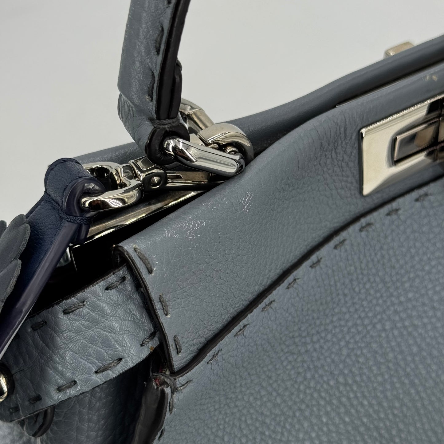 Fendi Peekaboo selleria gris MM