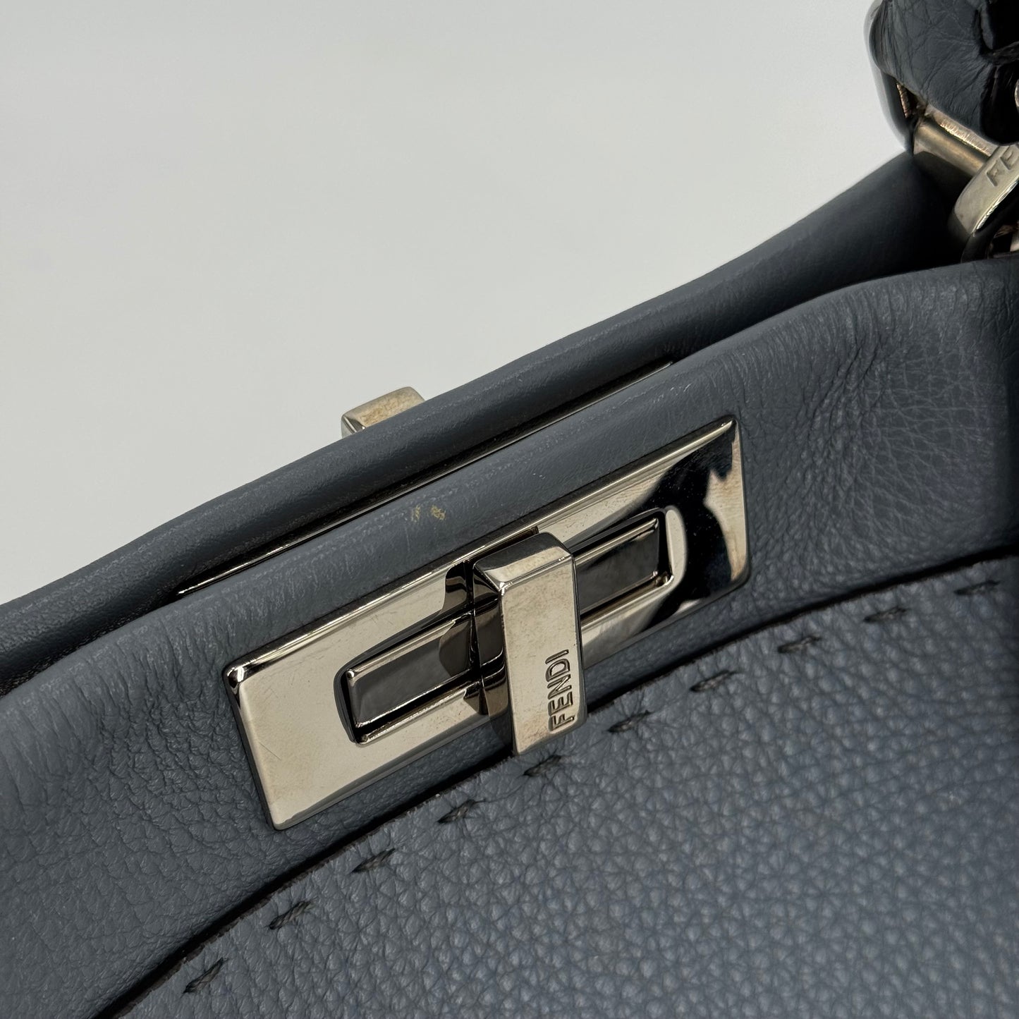 Fendi Peekaboo selleria gris MM