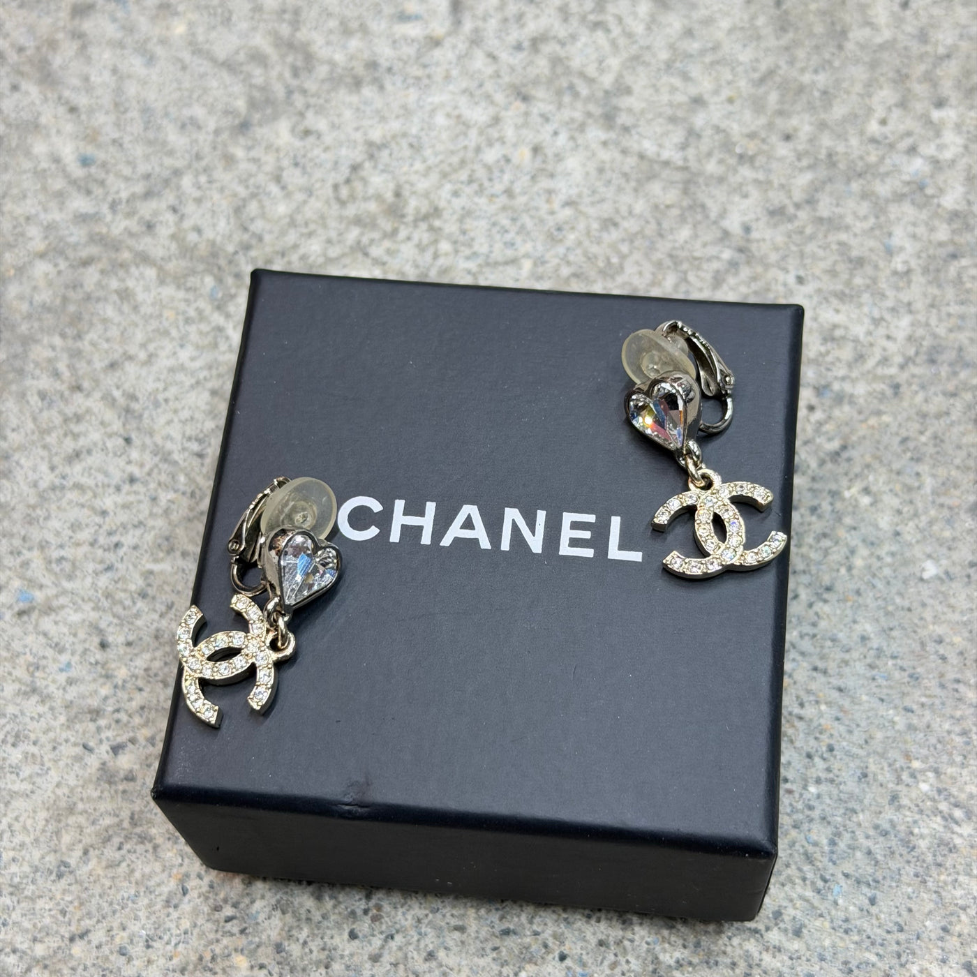 Chanel Pendants d’oreilles coeur