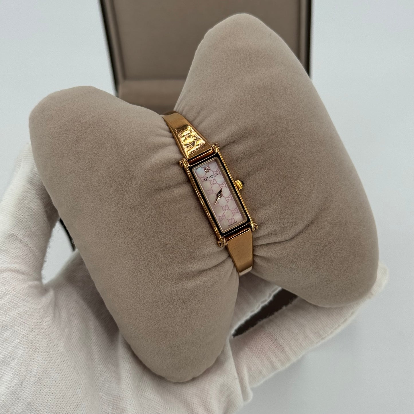 Gucci montre bracelet doré