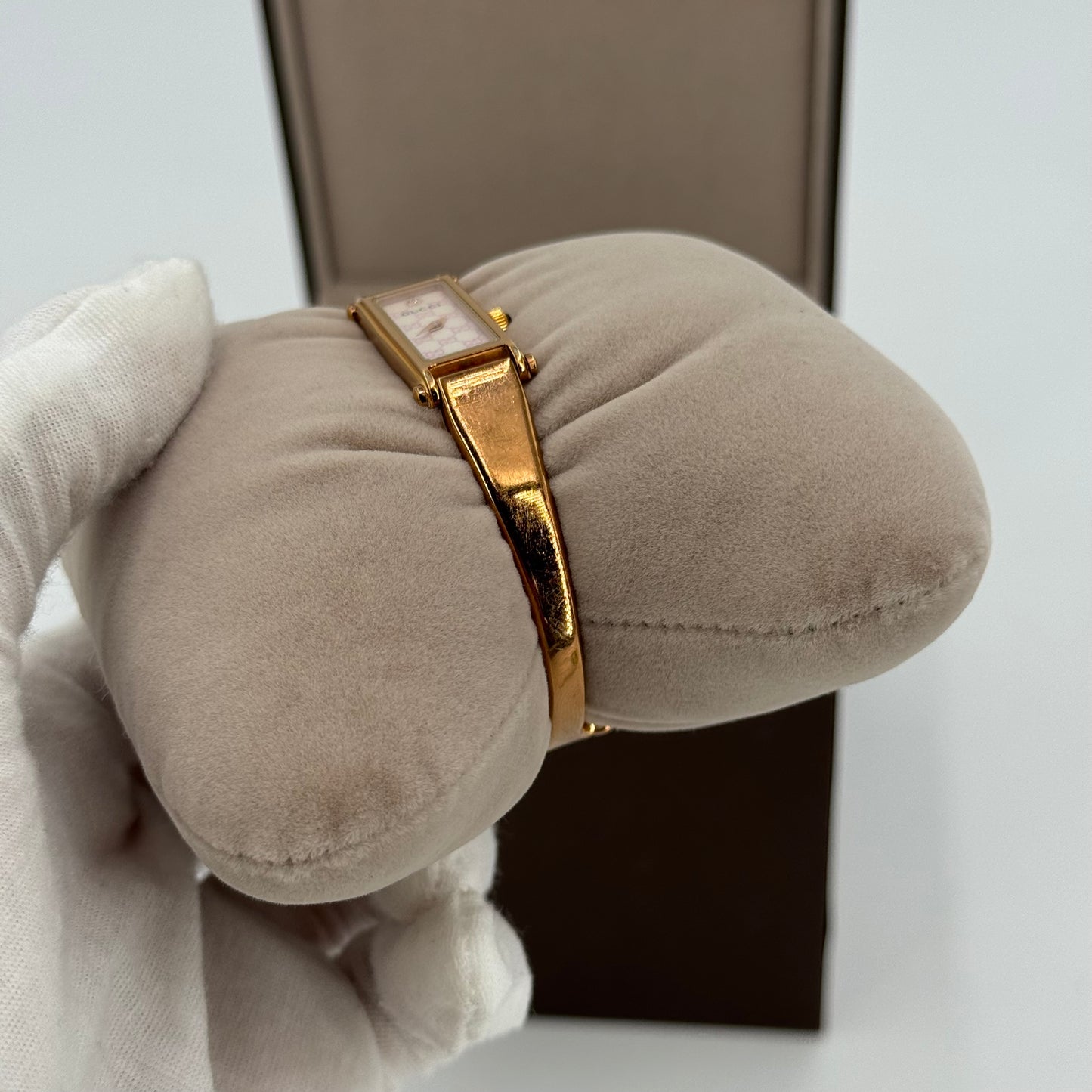 Gucci montre bracelet doré