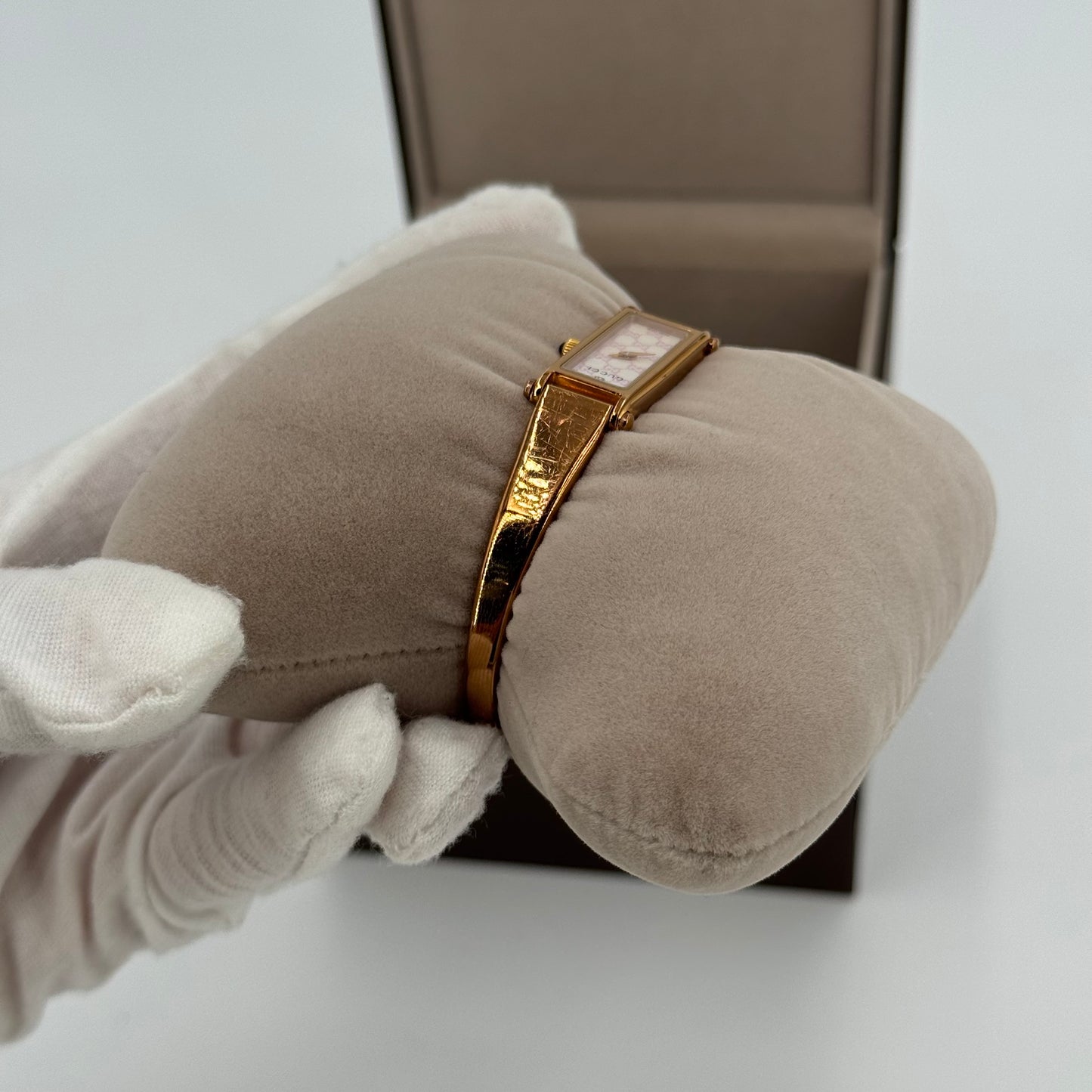 Gucci montre bracelet doré