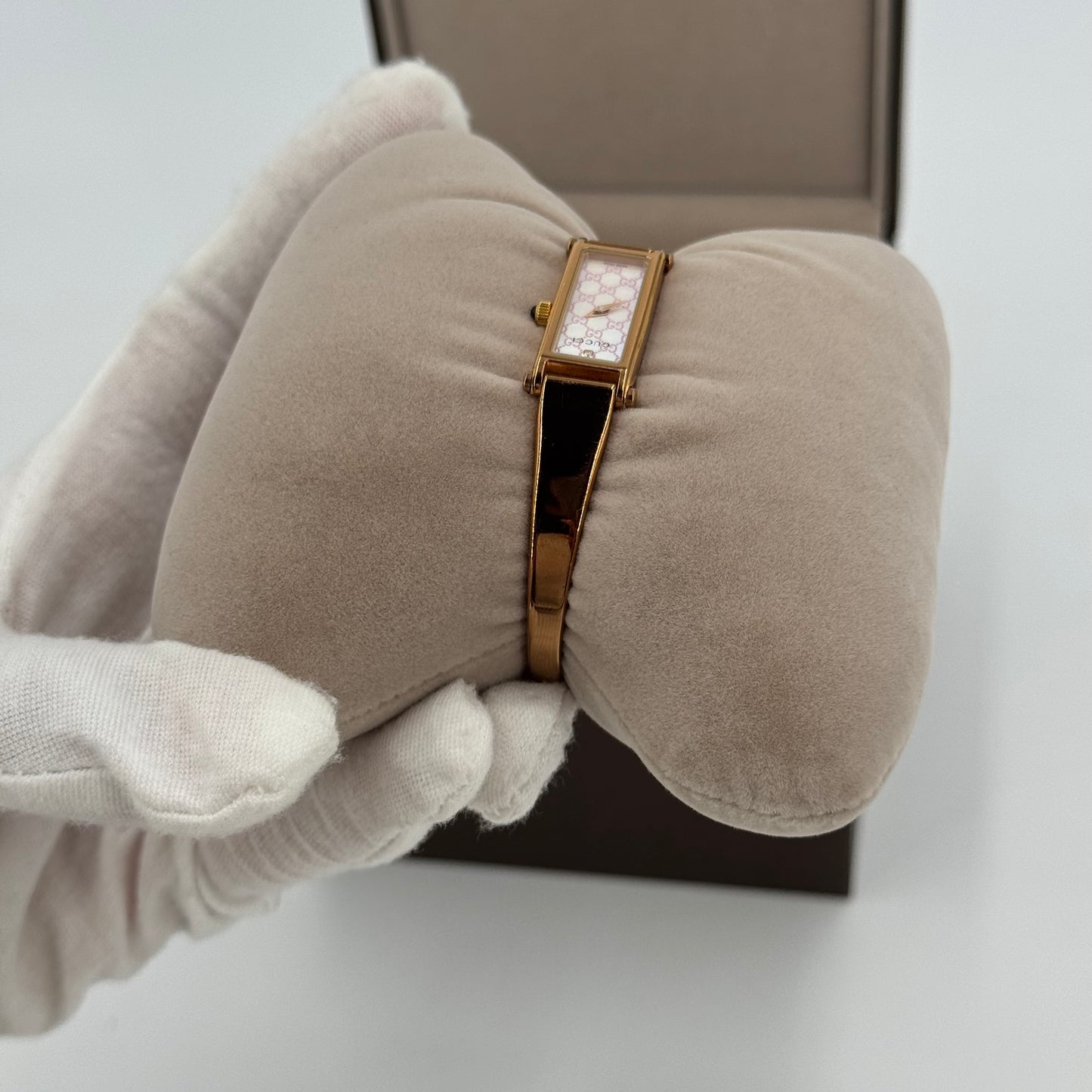 Gucci montre bracelet doré