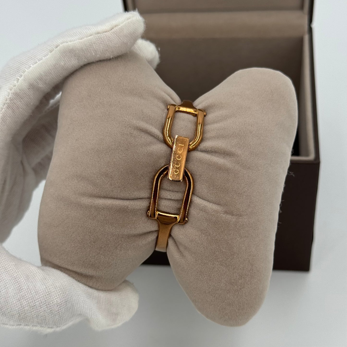Gucci montre bracelet doré