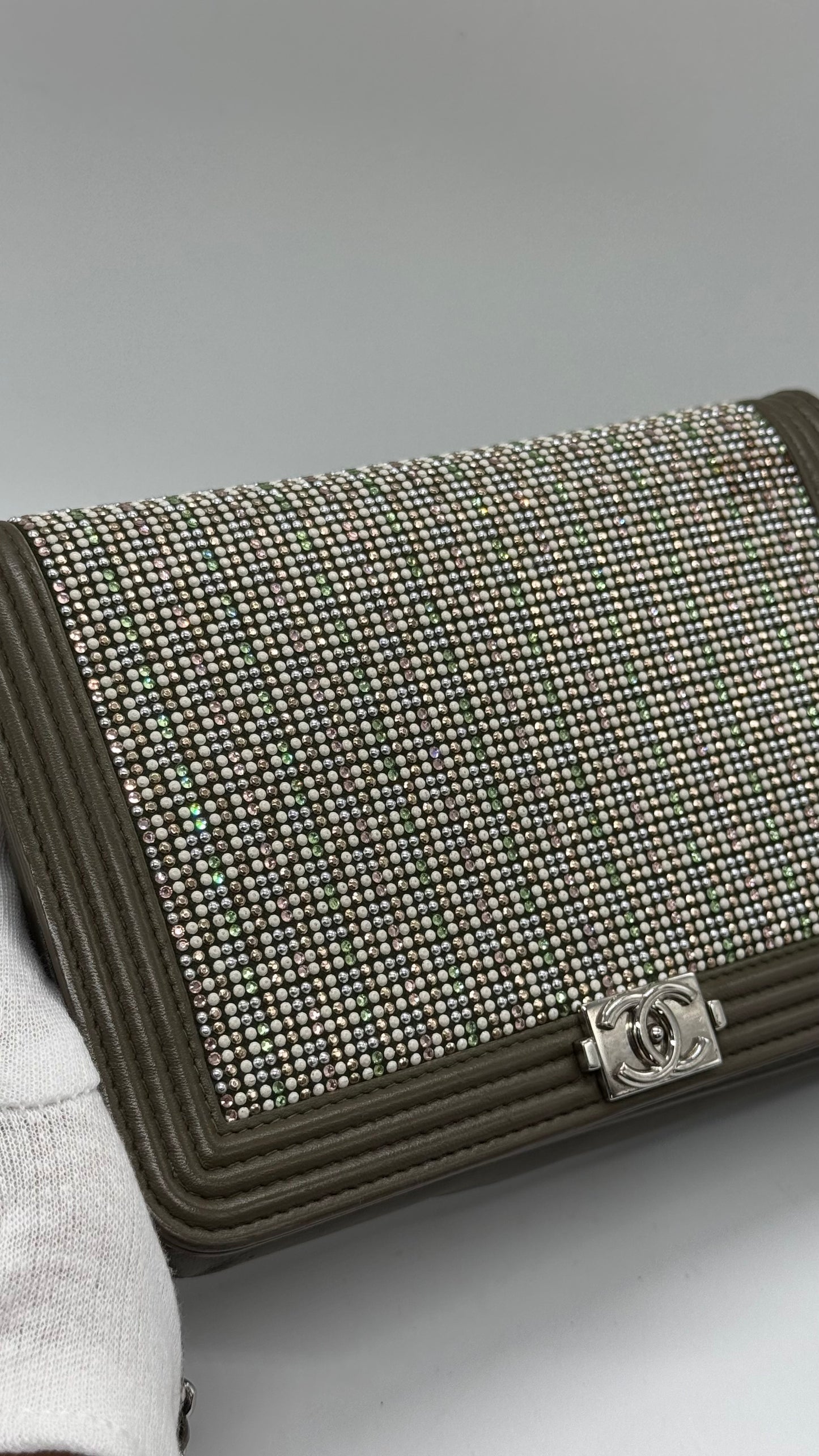 Chanel WOC kaki édition limitée