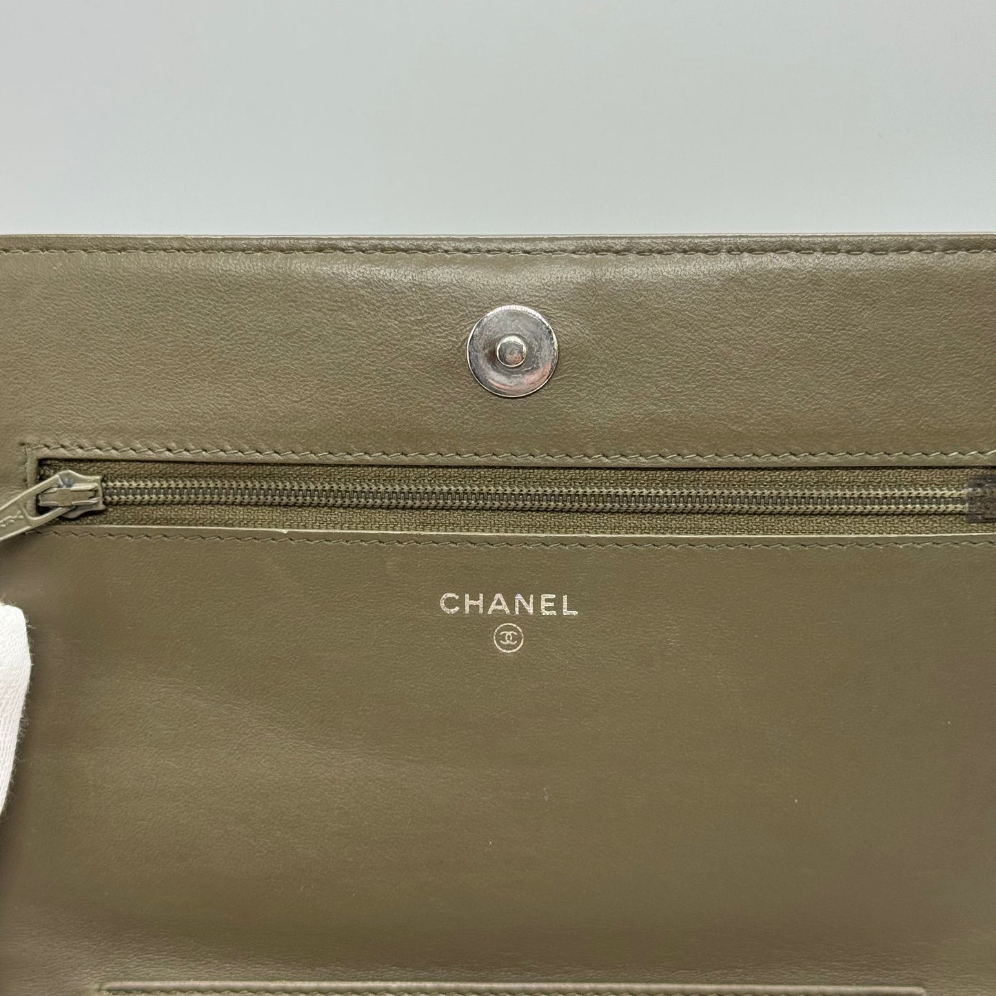Chanel WOC kaki édition limitée