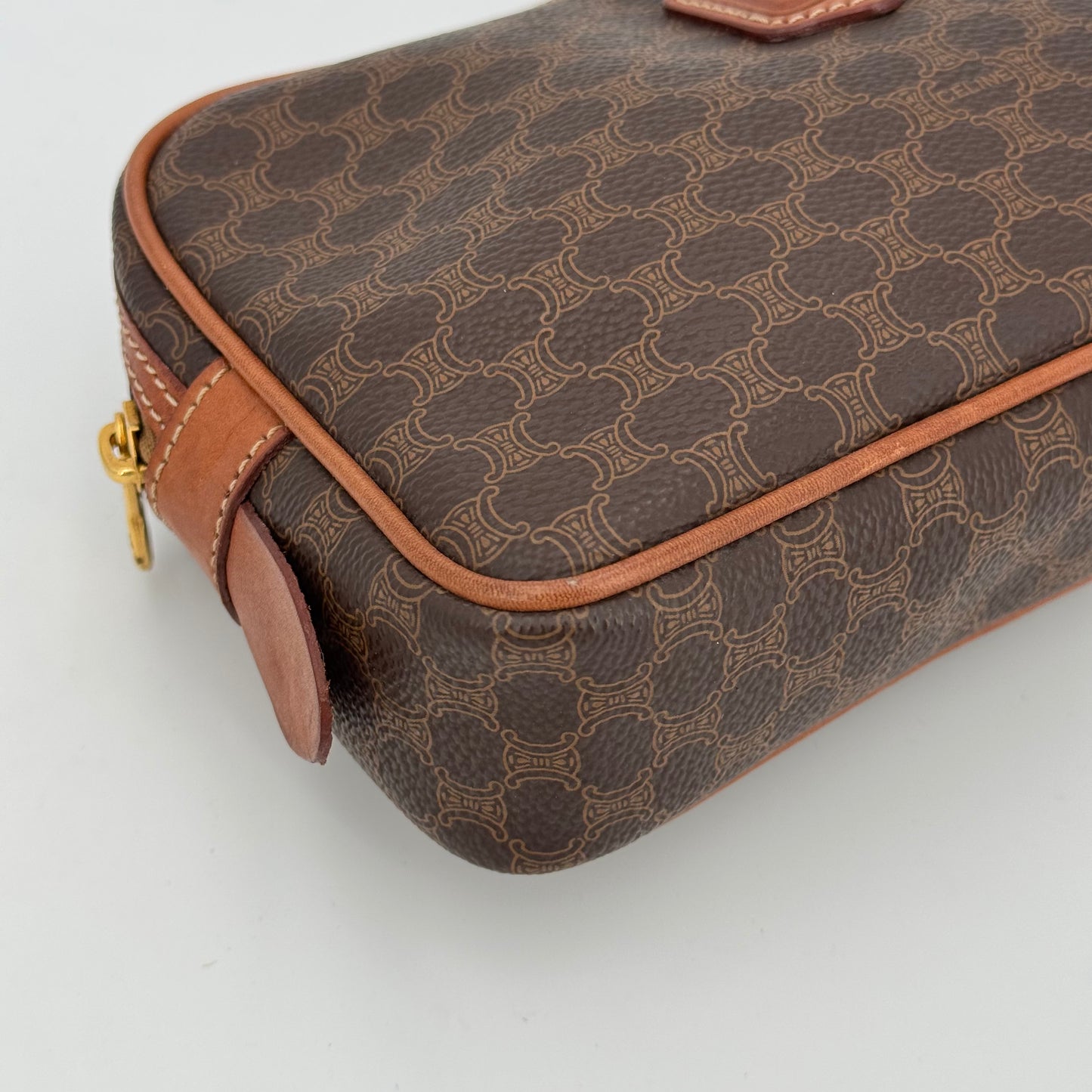 Celine Messenger