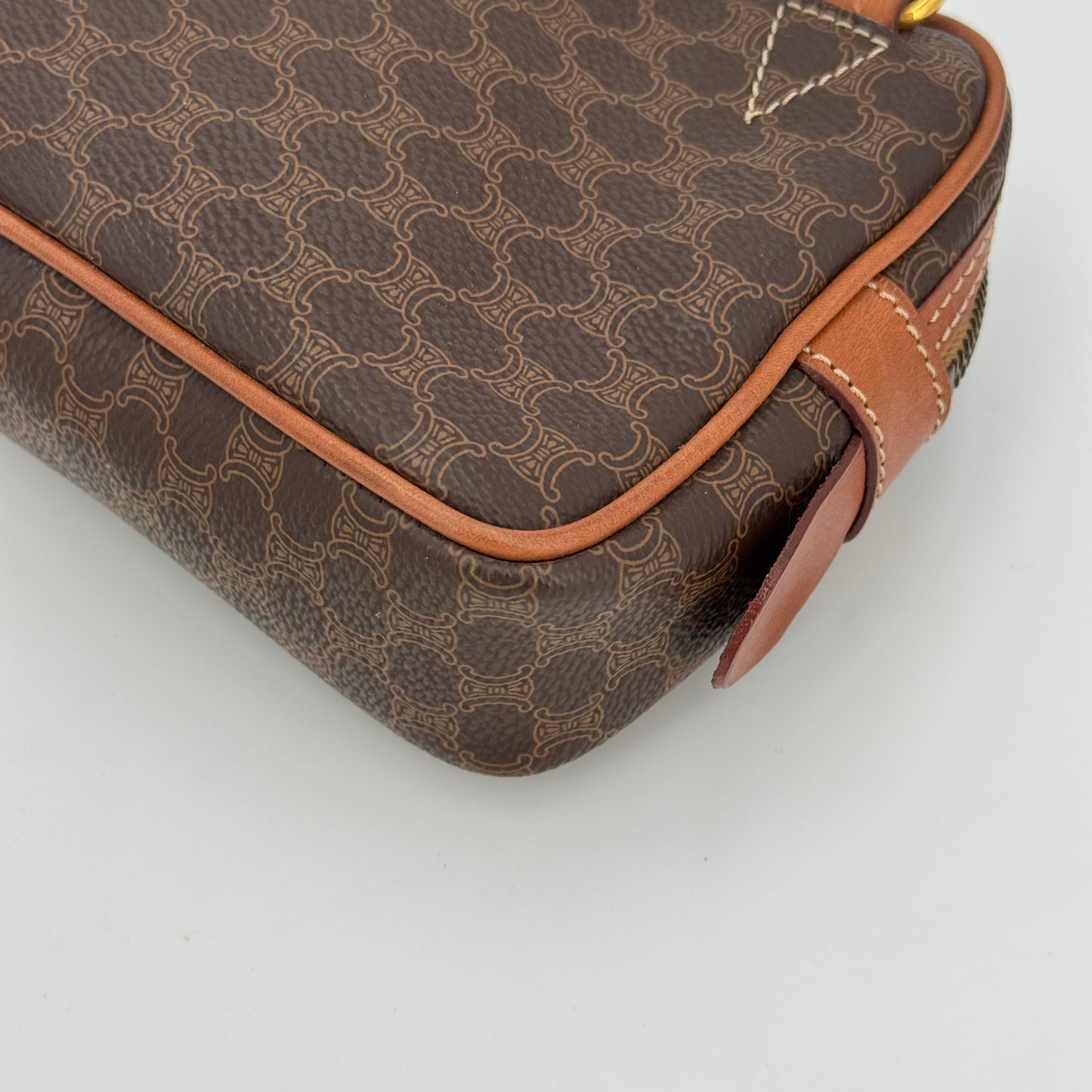 Celine Messenger