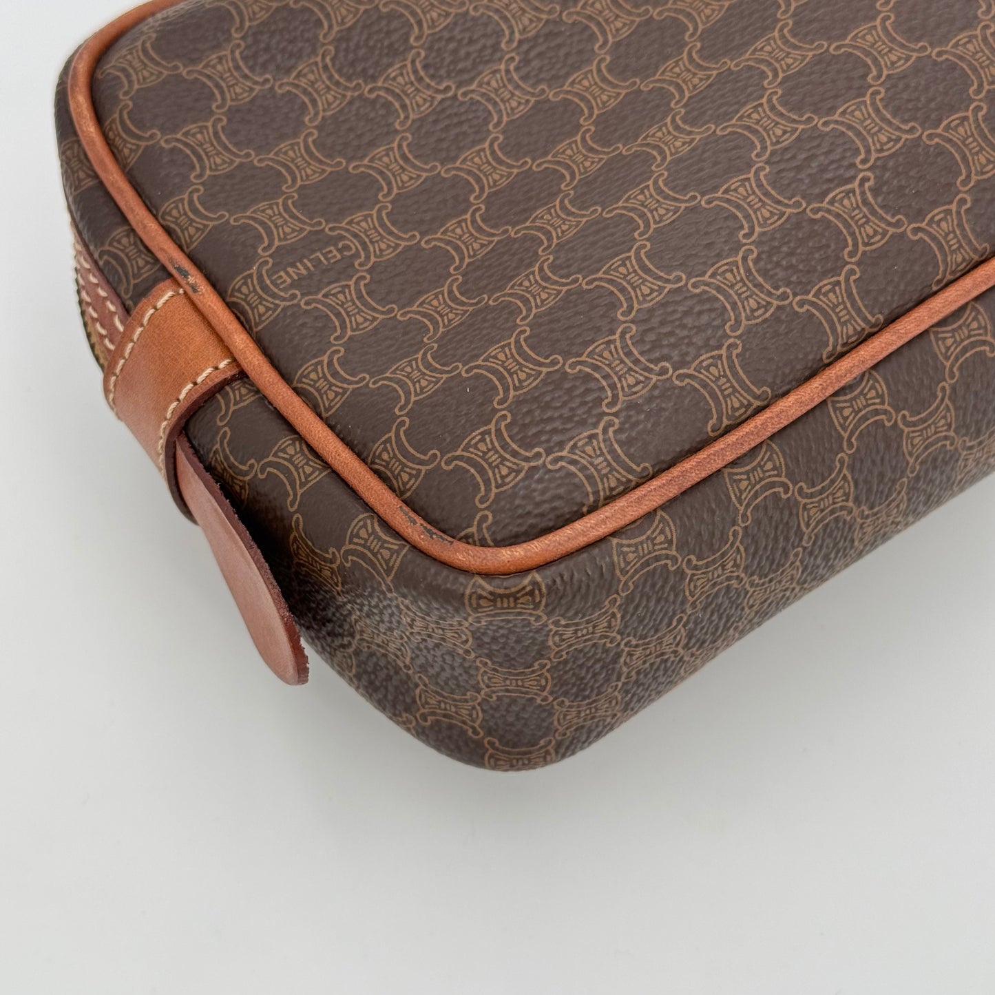 Celine Messenger