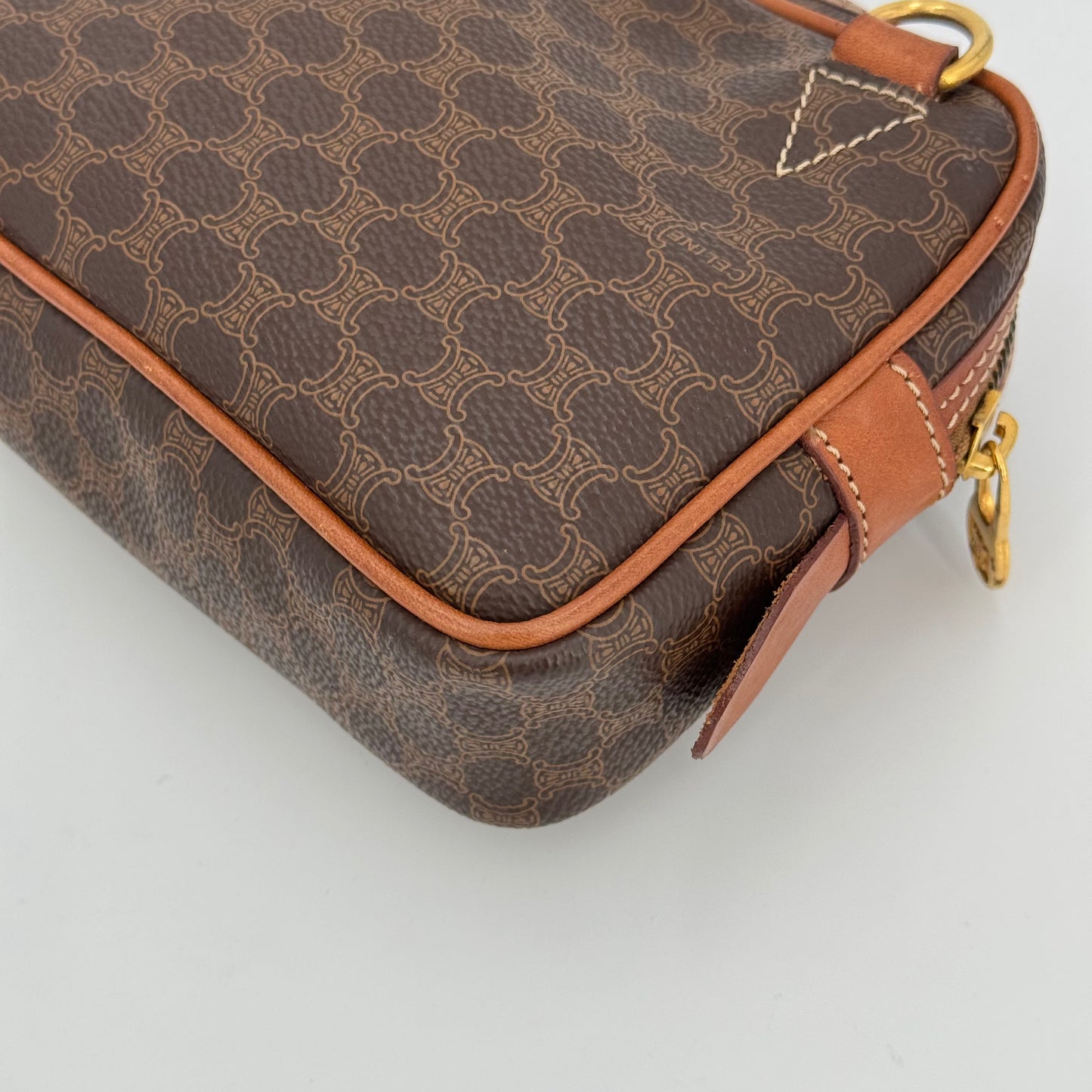 Celine Messenger
