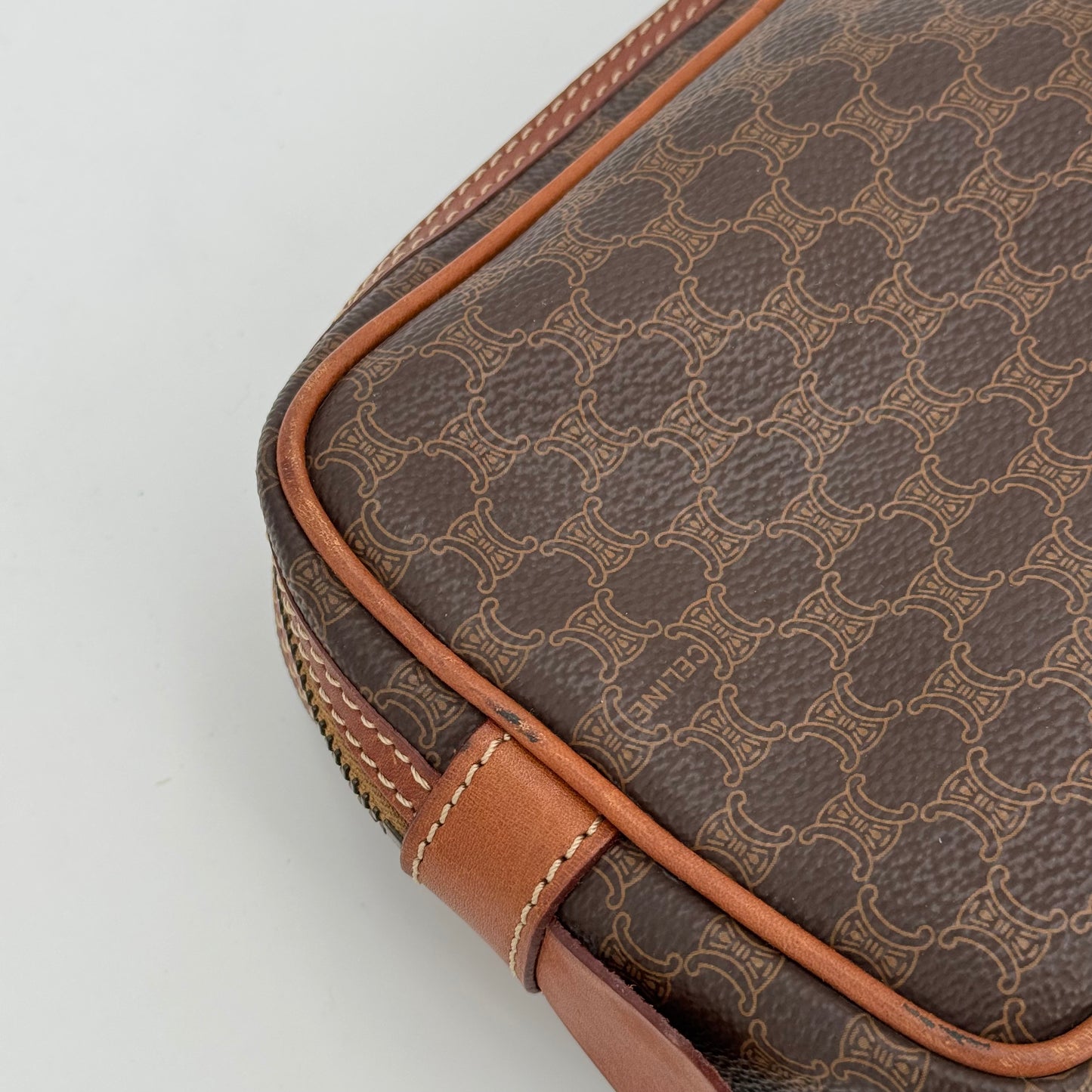 Celine Messenger